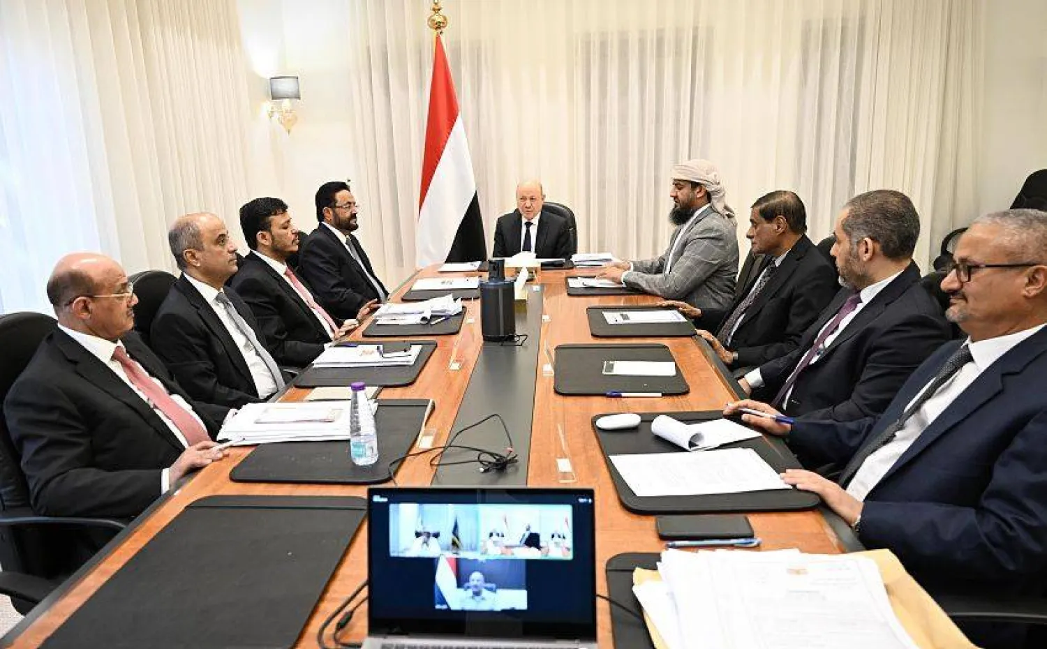 مجلس القيادة الرئاسي اليمني مجتمعاً في الرياض (سبأ)