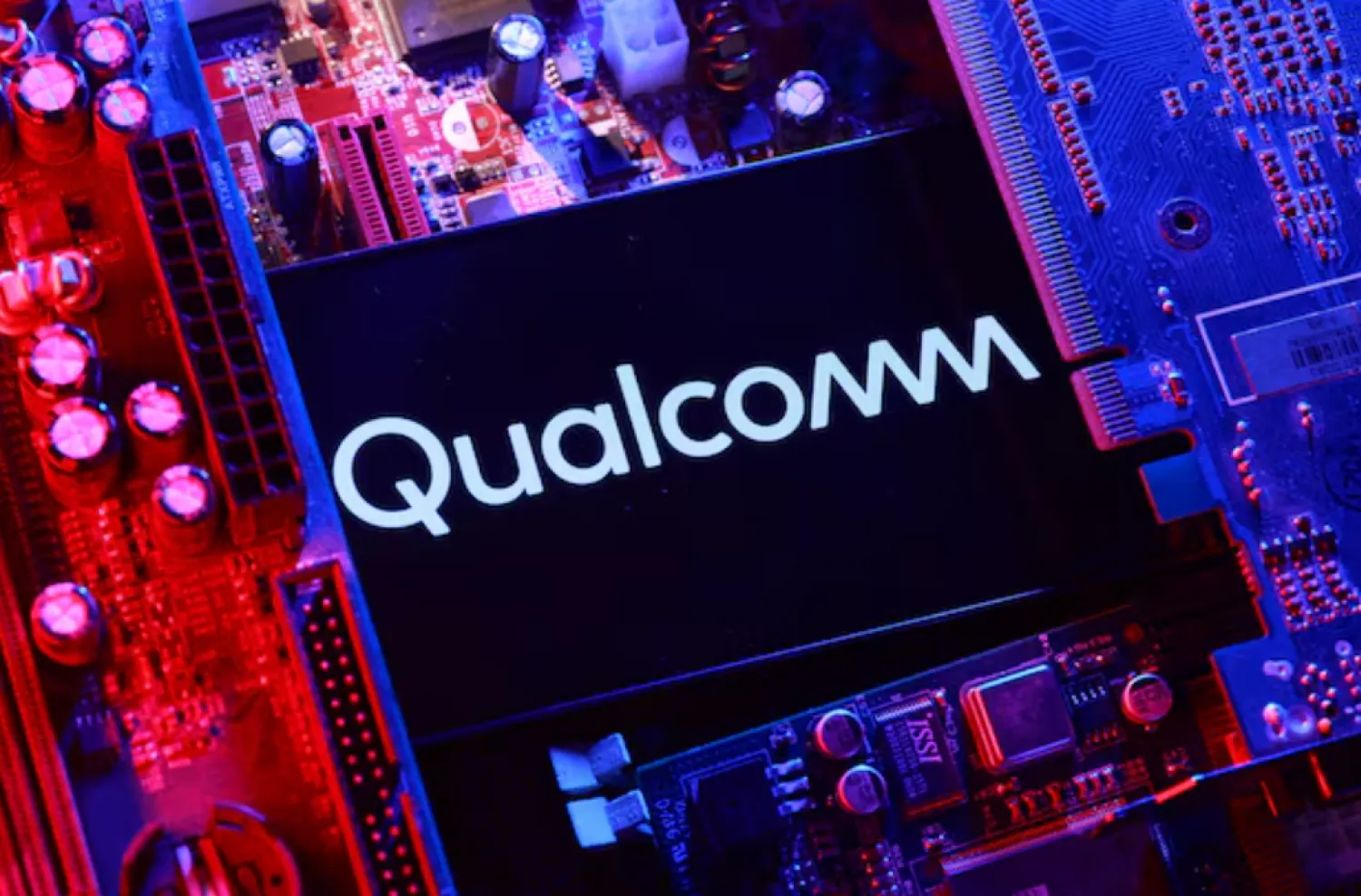 A Qualcomm logo and a computer motherboard appear in this illustration taken August 25, 2025. REUTERS/Dado Ruvic/Illustration/File Photo 