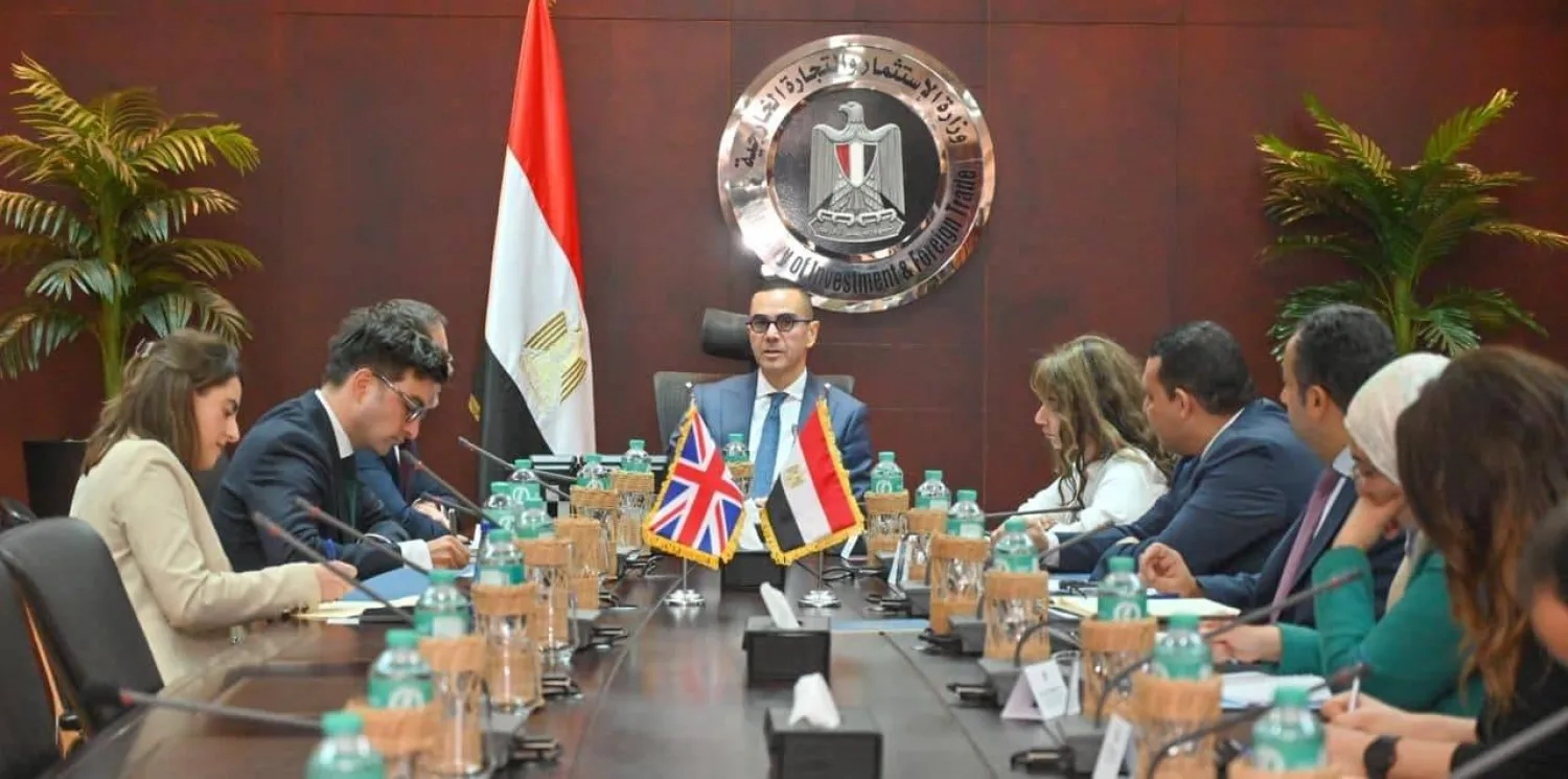 الخطيب خلال استقبال السفير البريطاني بالقاهرة (الحكومة المصرية)