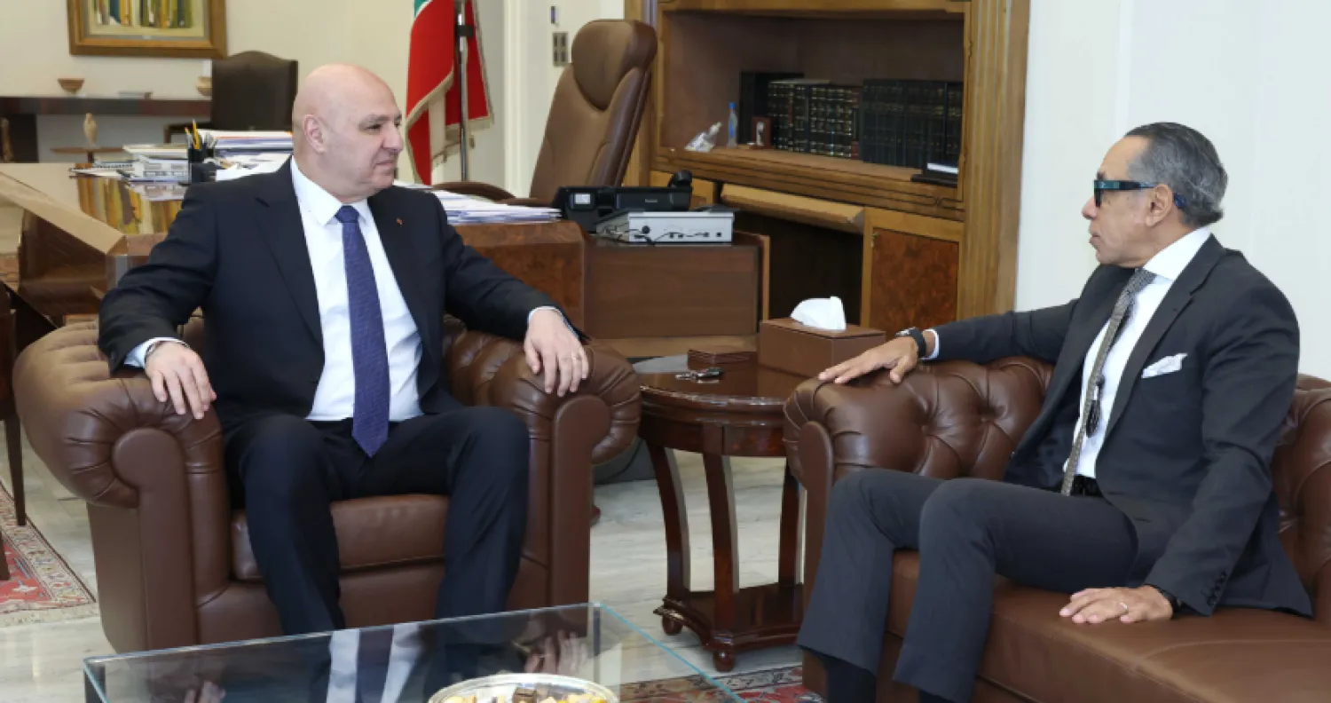 الرئيس اللبناني جوزيف عون خلال استقبال السفير المصري في بيروت (الرئاسة اللبنانية)