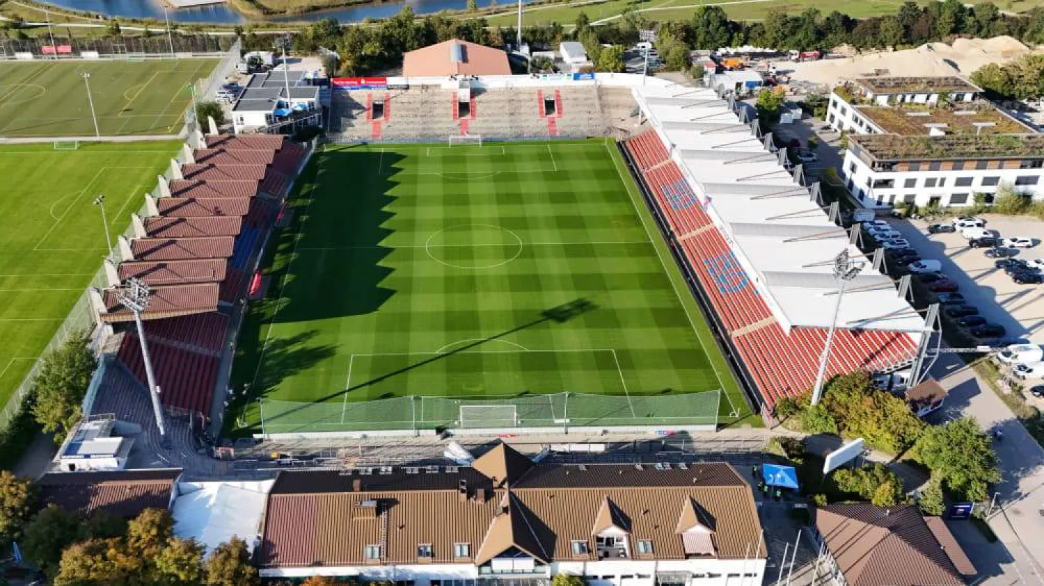 ملعب «شبورت بارك أونترهاخينغ» (كيكر)