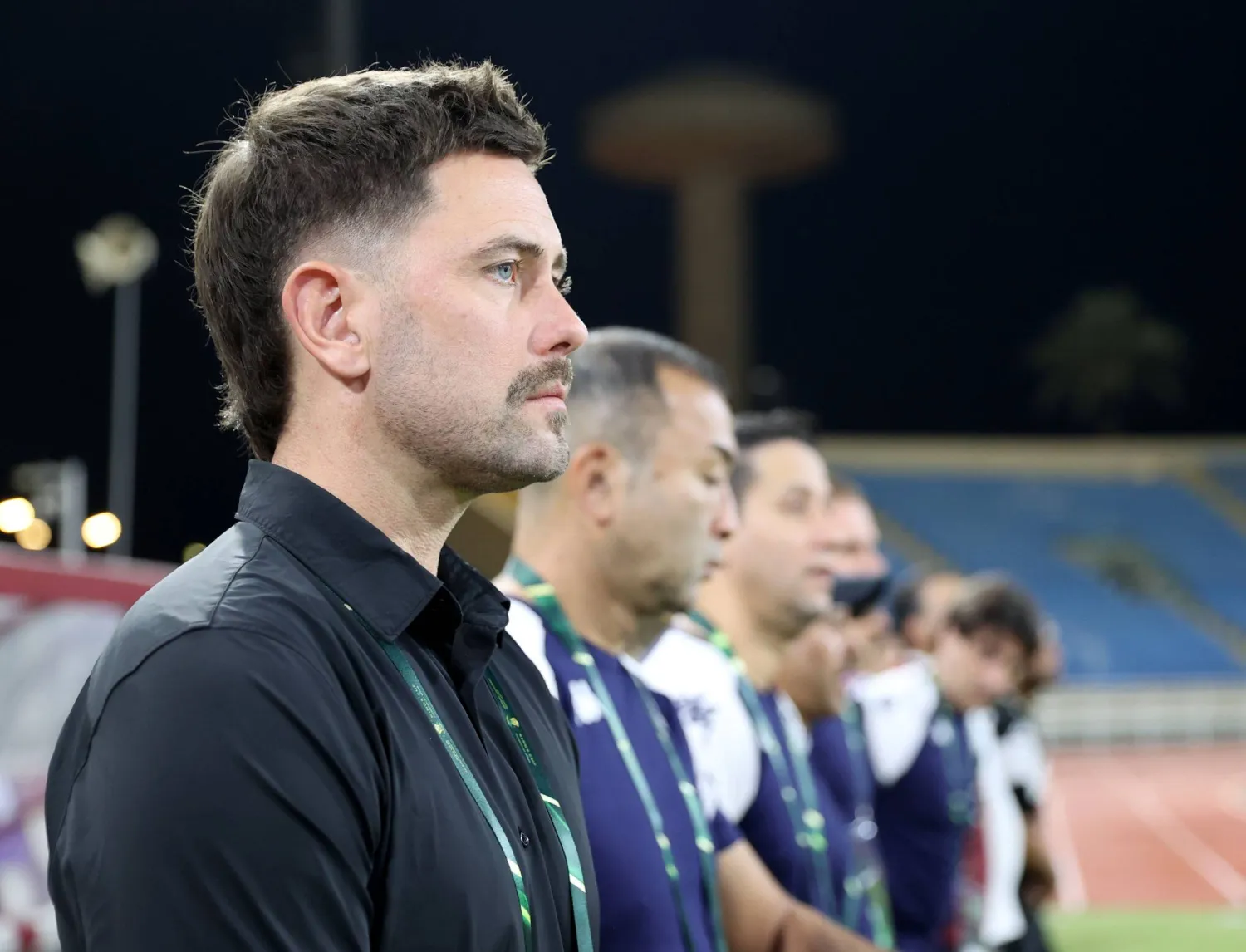 الإنجليزي ديس باكنغهام مدرب فريق الخلود (تصوير: مشعل القدير) 