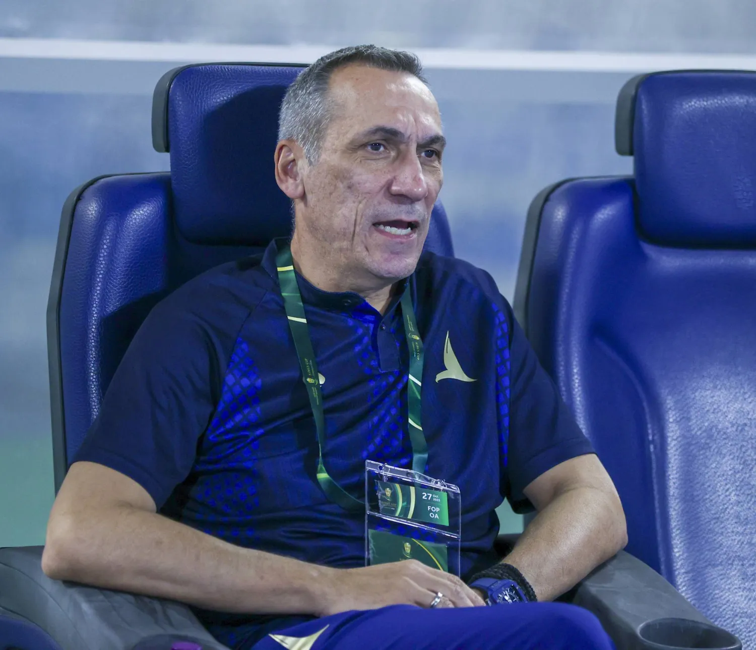 اليوناني دونيس مدرب فريق الخليج (تصوير: سعد الدوسري) 