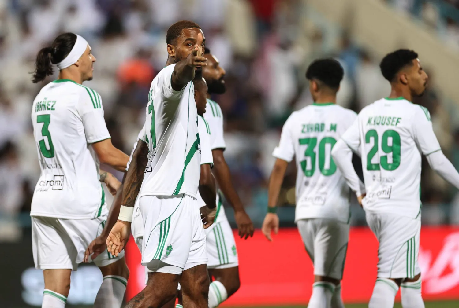 الأهلي لم يجد صعوبة في عبور الباطن (تصوير: سعد العنزي) 