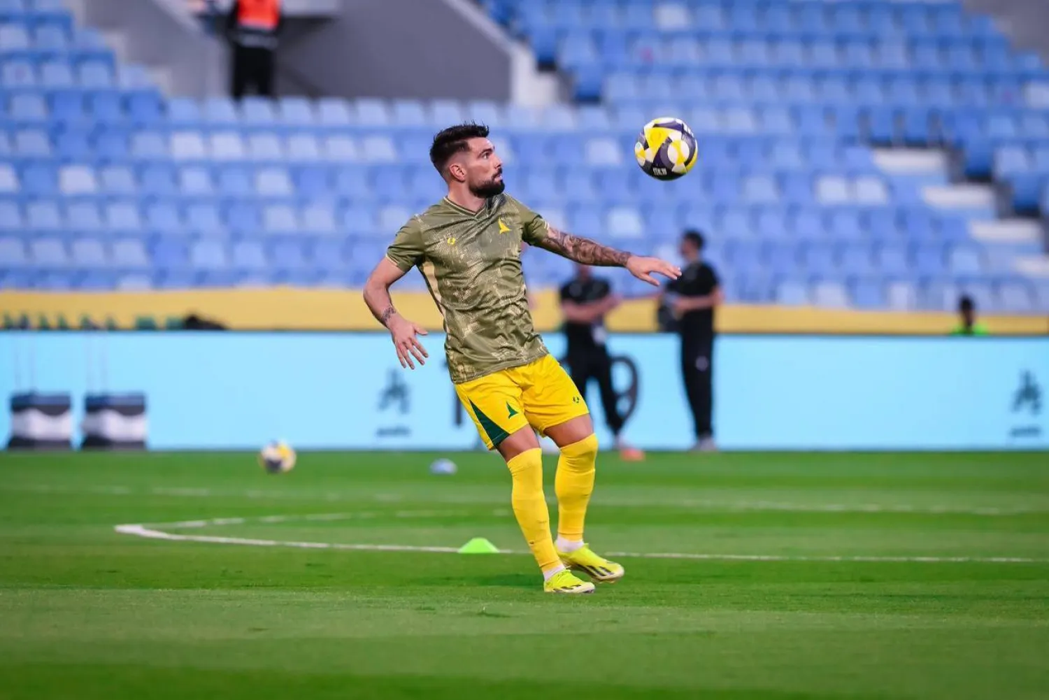 البرتغالي بيدرو ريبوشو المحترف بصفوف فريق الخليج (نادي الخليج) 