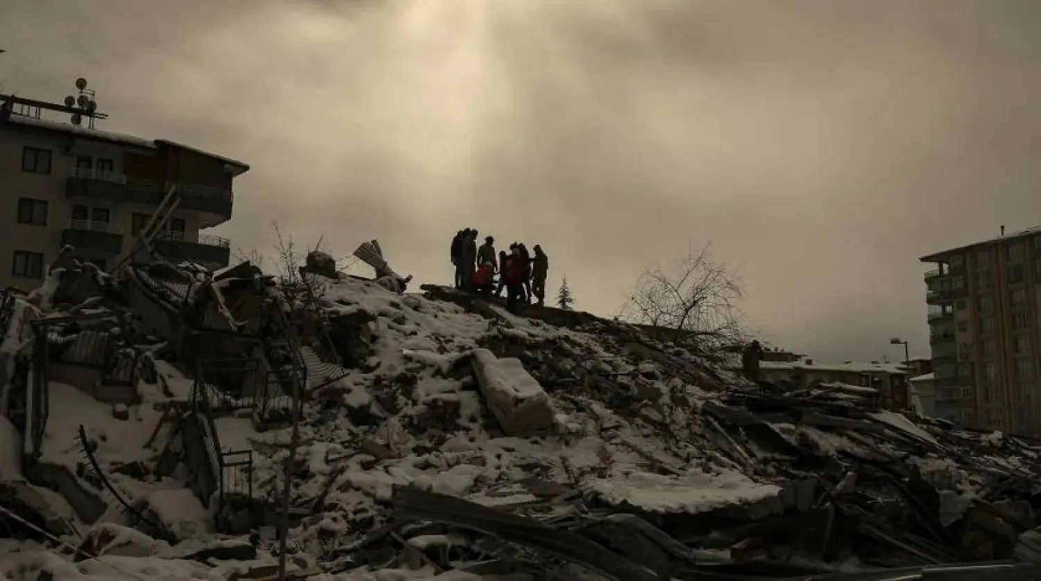 Archive: People try to reach people trapped under the debris of a collapsed building in Malatya, Türkiye, Tuesday, Feb. 7, 2023. (AP)
