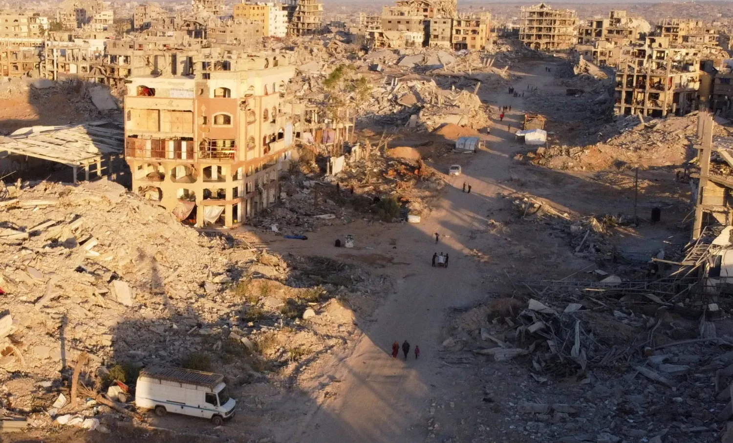 جانب من الدمار جراء الغارات الإسرائيلية على قطاع غزة (رويترز)