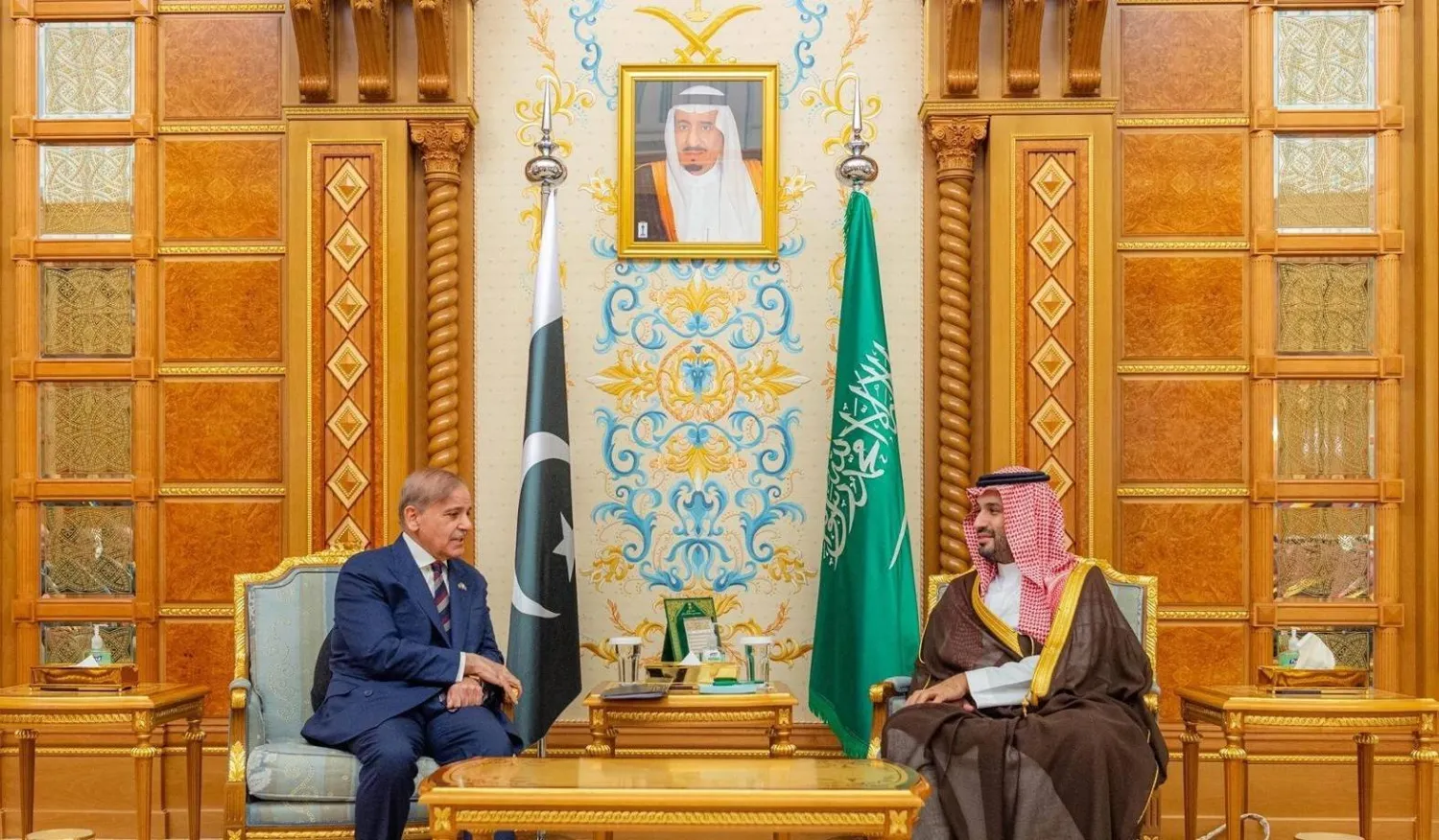 ولي العهد السعودي لدى استقباله رئيس الوزراء الباكستاني (واس)