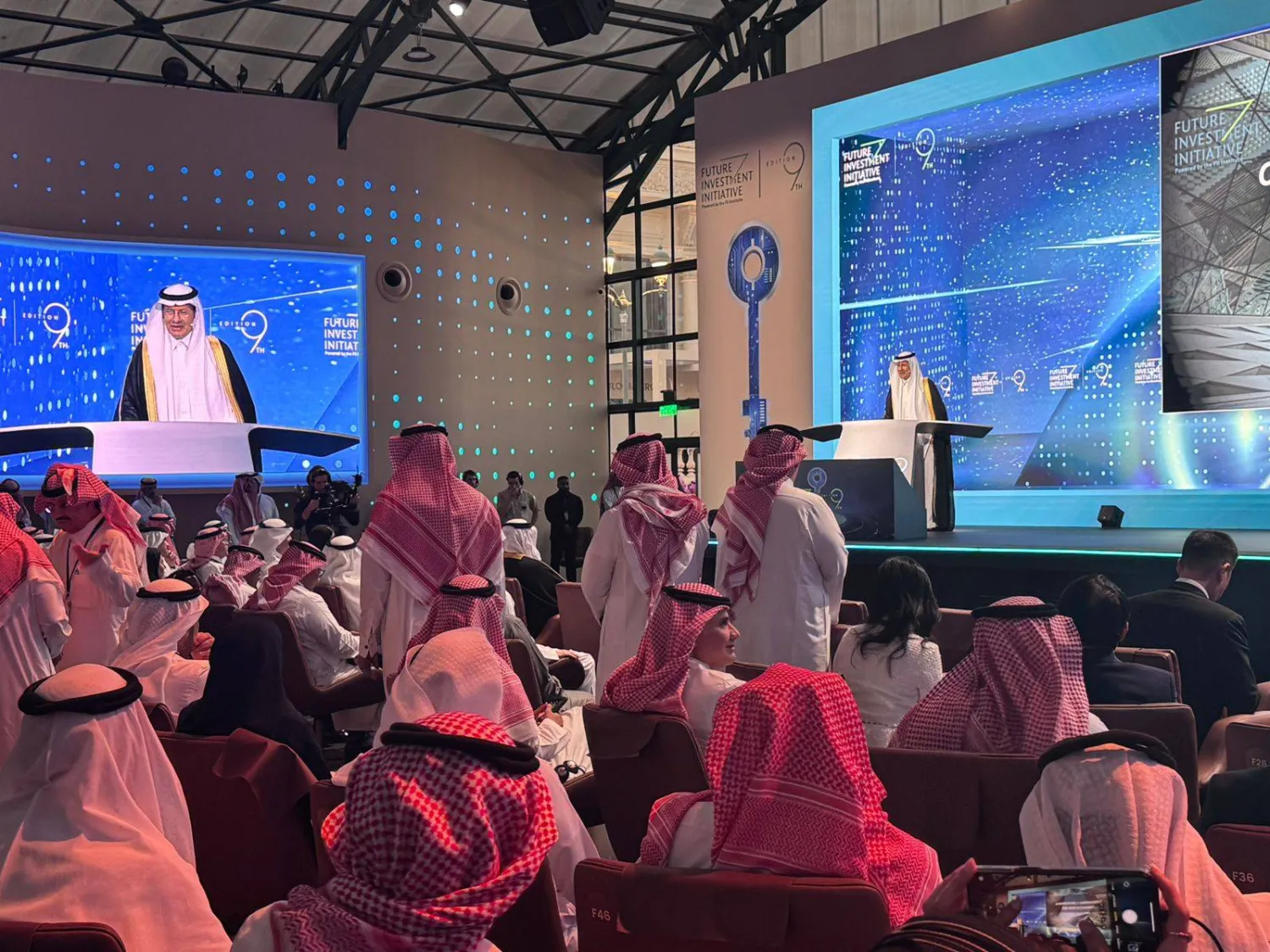 الأمير عبد العزيز بن سلمان يتحدث للحضور في مبادرة مستقبل الاستثمار (الشرق الأوسط)