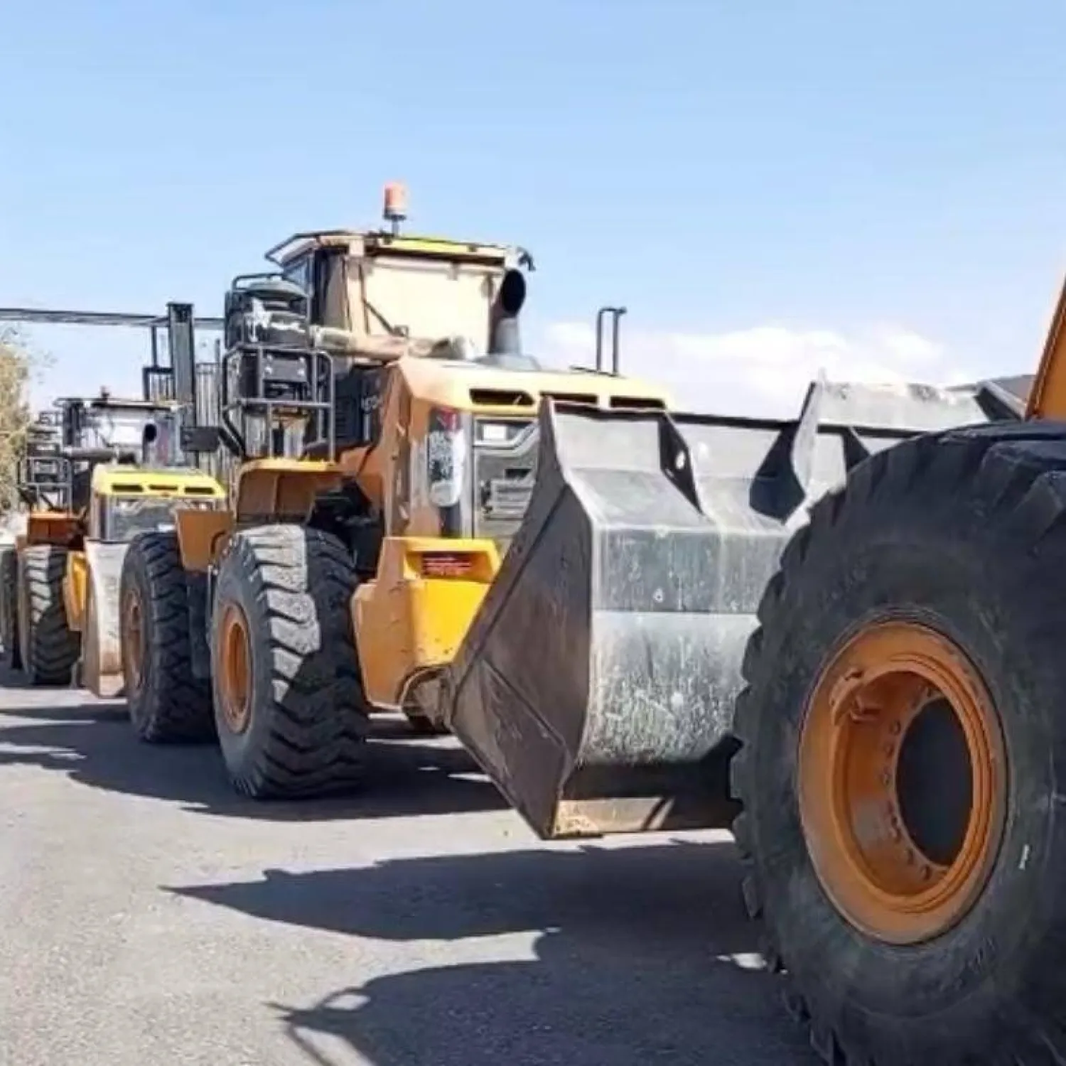 المعدات الثقيلة لـ«الفرقة المصرية» في طريقها إلى قطاع غزة (من فيديو لمرور المعدات)