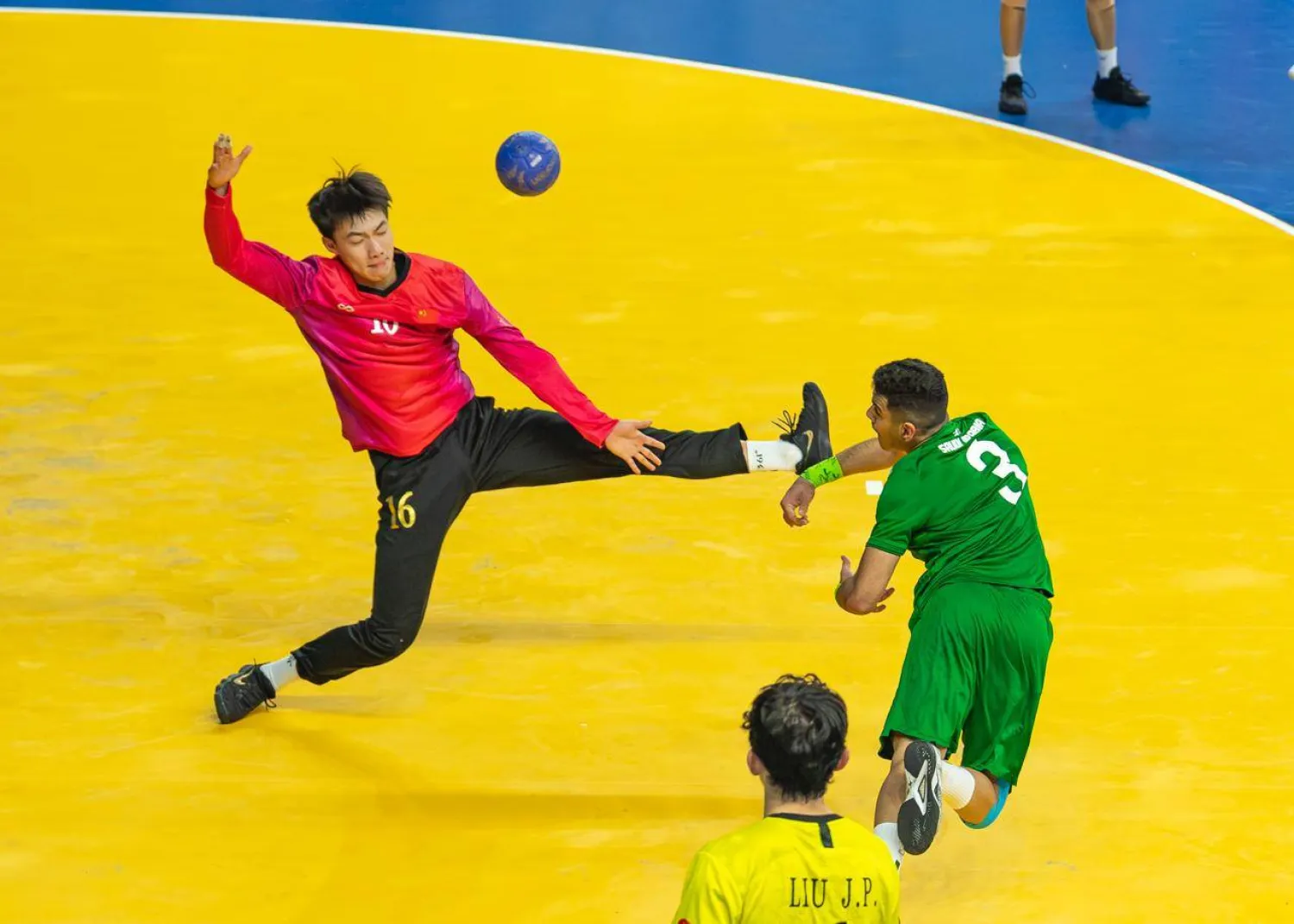 المنتخب السعودي لكرة اليد للشباب يهزم الصين ويتأهل لنهائي الألعاب الآسيوية للشباب (اللجنة الأولمبية السعودية)