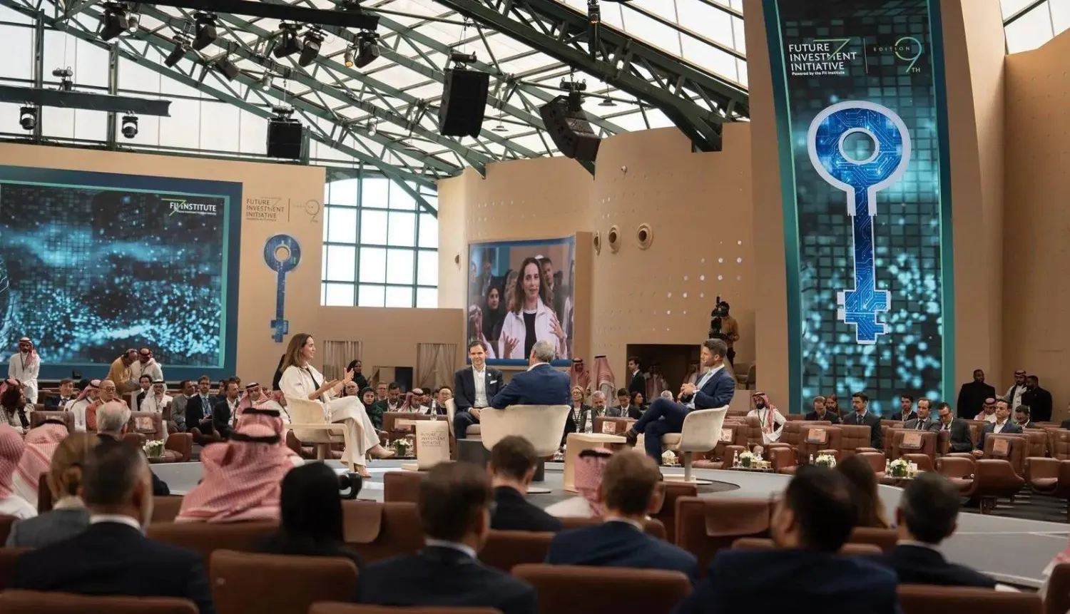 إحدى الجلسات الحوارية في فعاليات اليوم الثاني لمبادرة مستقبل الاستثمار (الشرق الأوسط)