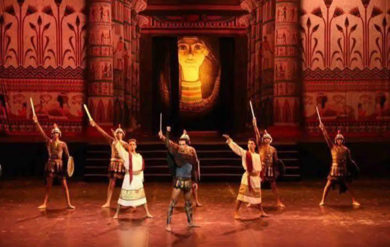 العرض الأوبرالي يضم 25 مشهداً (دار الأوبرا المصرية)
