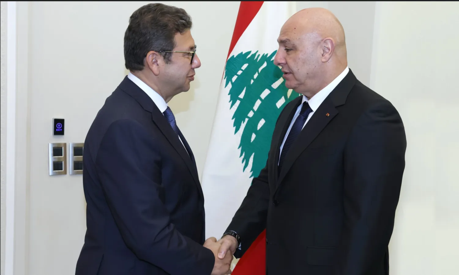 الرئيس اللبناني خلال لقاء مدير المخابرات المصرية الثلاثاء (الرئاسة اللبنانية)
