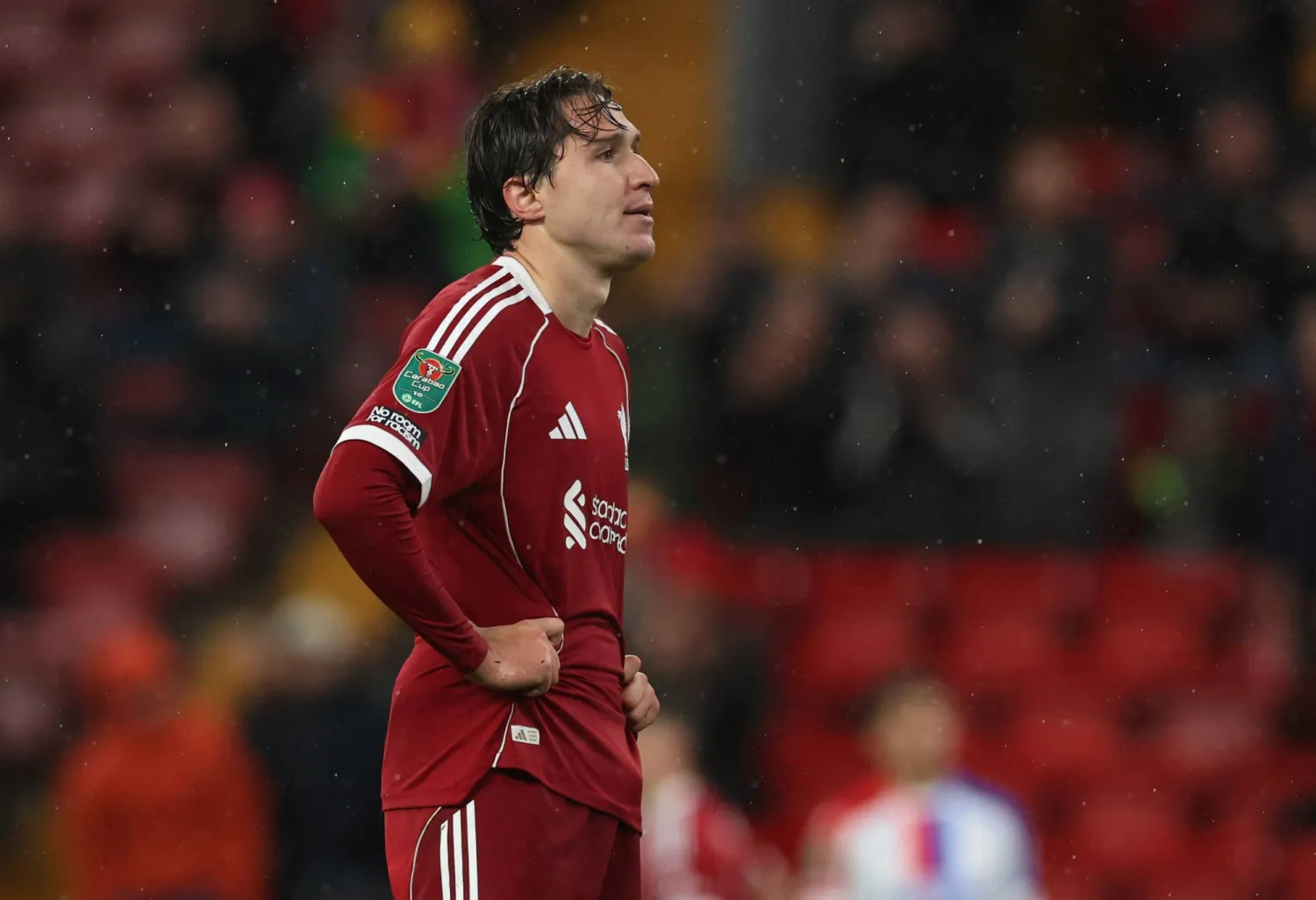 كييزا متحسرا عقب الخروج من البطولة (رويترز)