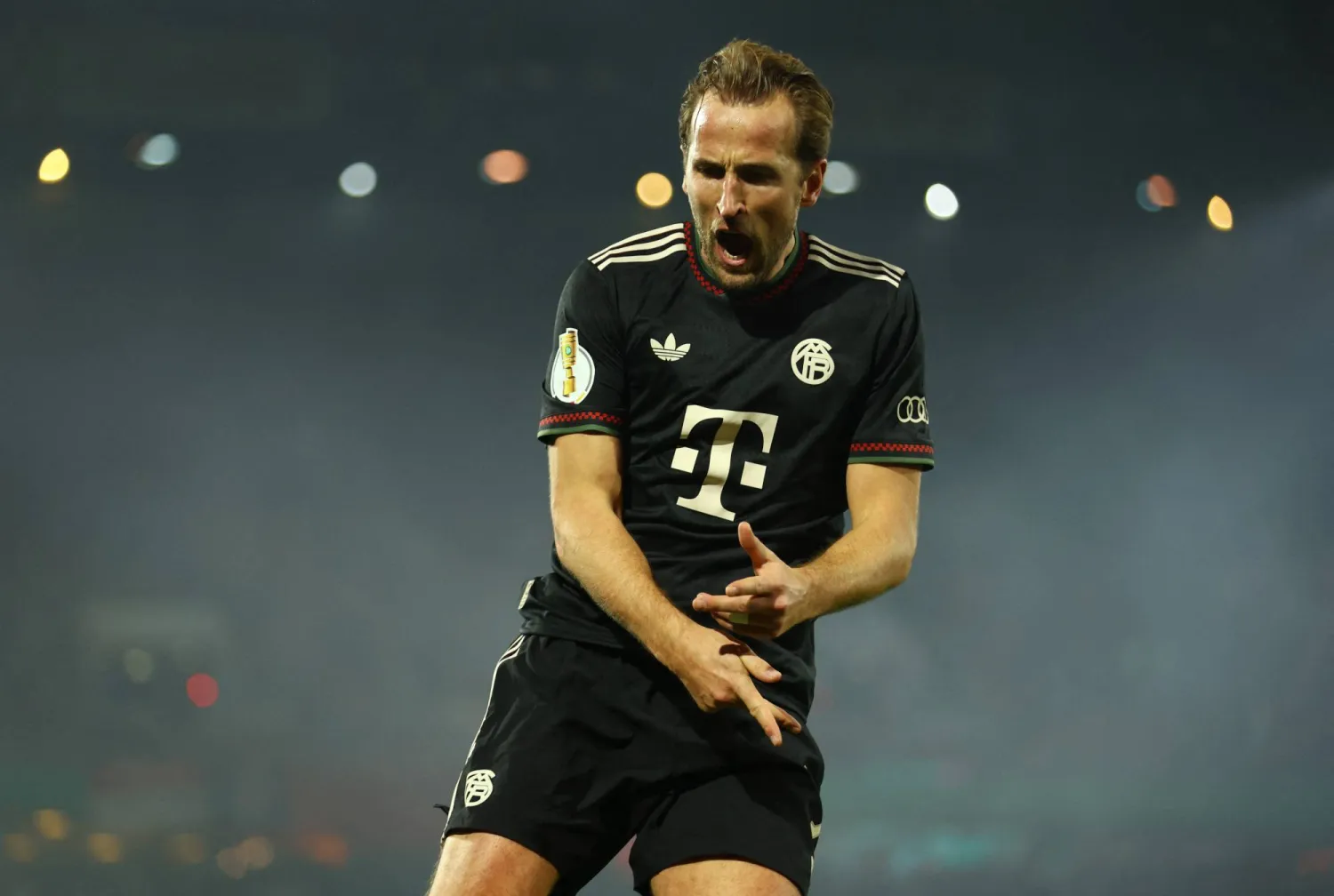 كين محتفلا بهدفه الشخصي الثاني في المباراة (رويترز)