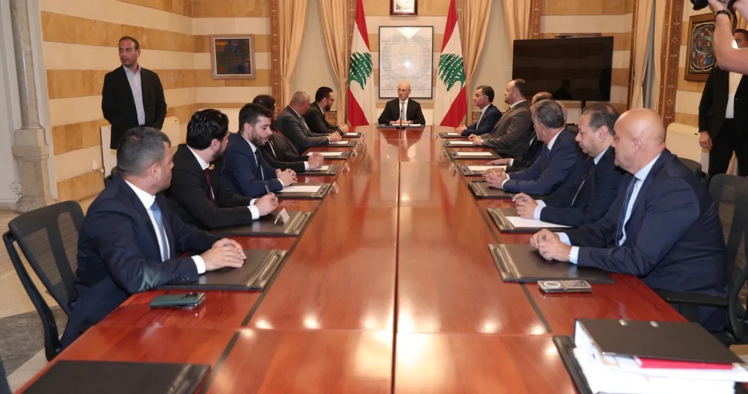 Lebanese Interior Minister Ahmad Al-Hajjar meets with Syrian Deputy Interior Minister Major General Abdel Qader Tahan and his accompanying delegation. (NNA)