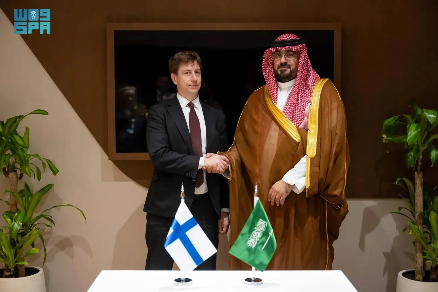 Saudi Minister of Economy and Planning Faisal Alibrahim met with Minister of Economic Affairs of Finland Sakari Puisto. (SPA)