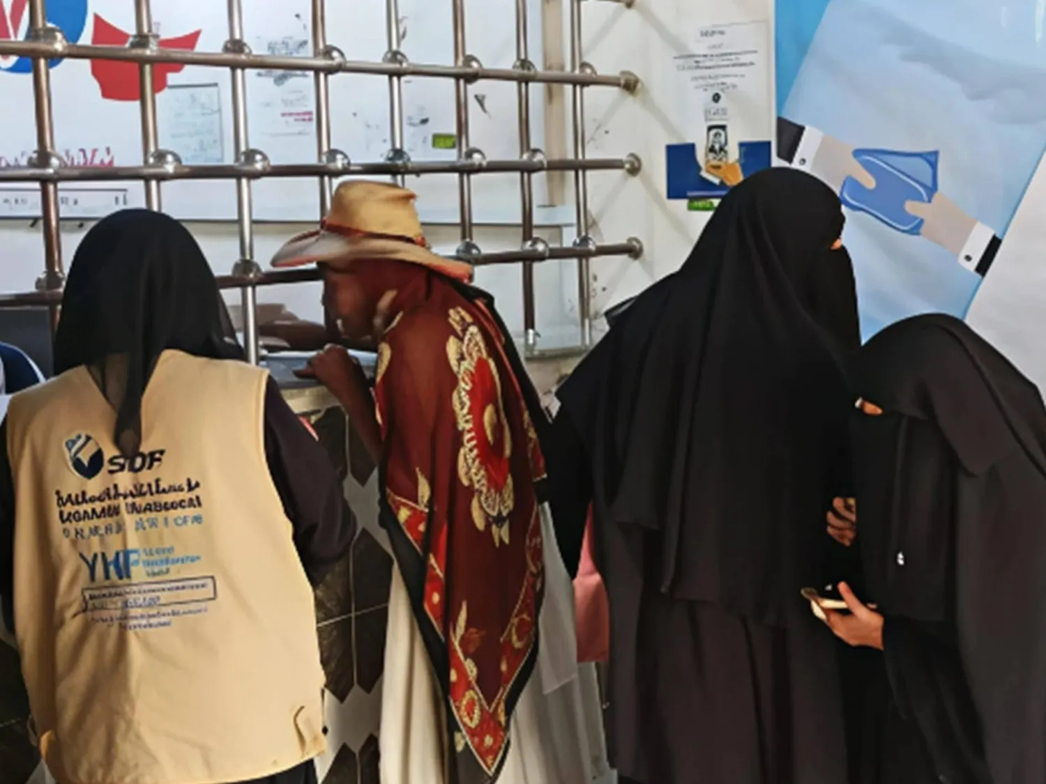 نساء يمنيات في طابور للحصول على المساعدات الغذائية (الأمم المتحدة) 