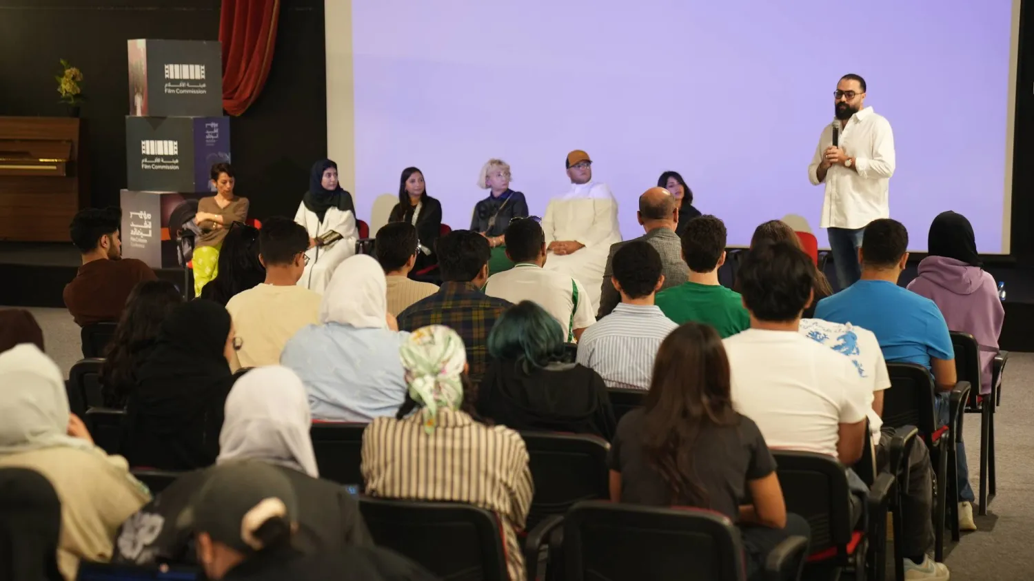 لقاء جمع منسوبي «البحر الأحمر السينمائي» بطلاب جامعة عفت (الجامعة)