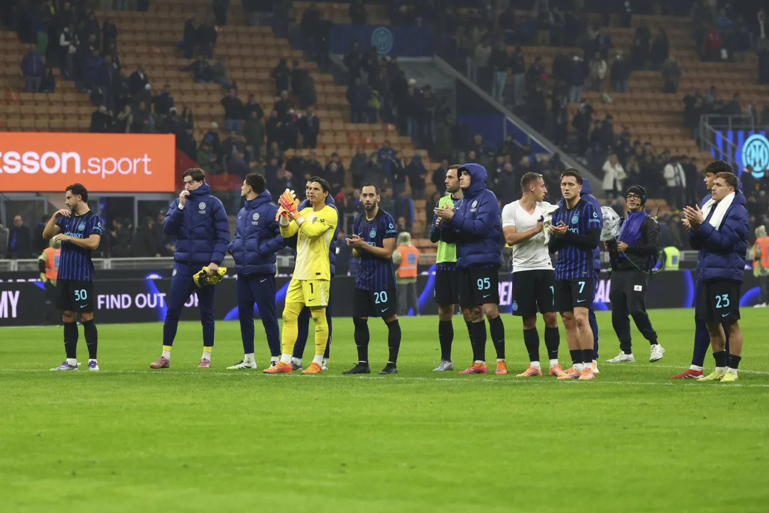 ستتجه كل الأنظار إلى مواجهة ميلان أمام ضيفه روما يوم الأحد (إ.ب.أ) 