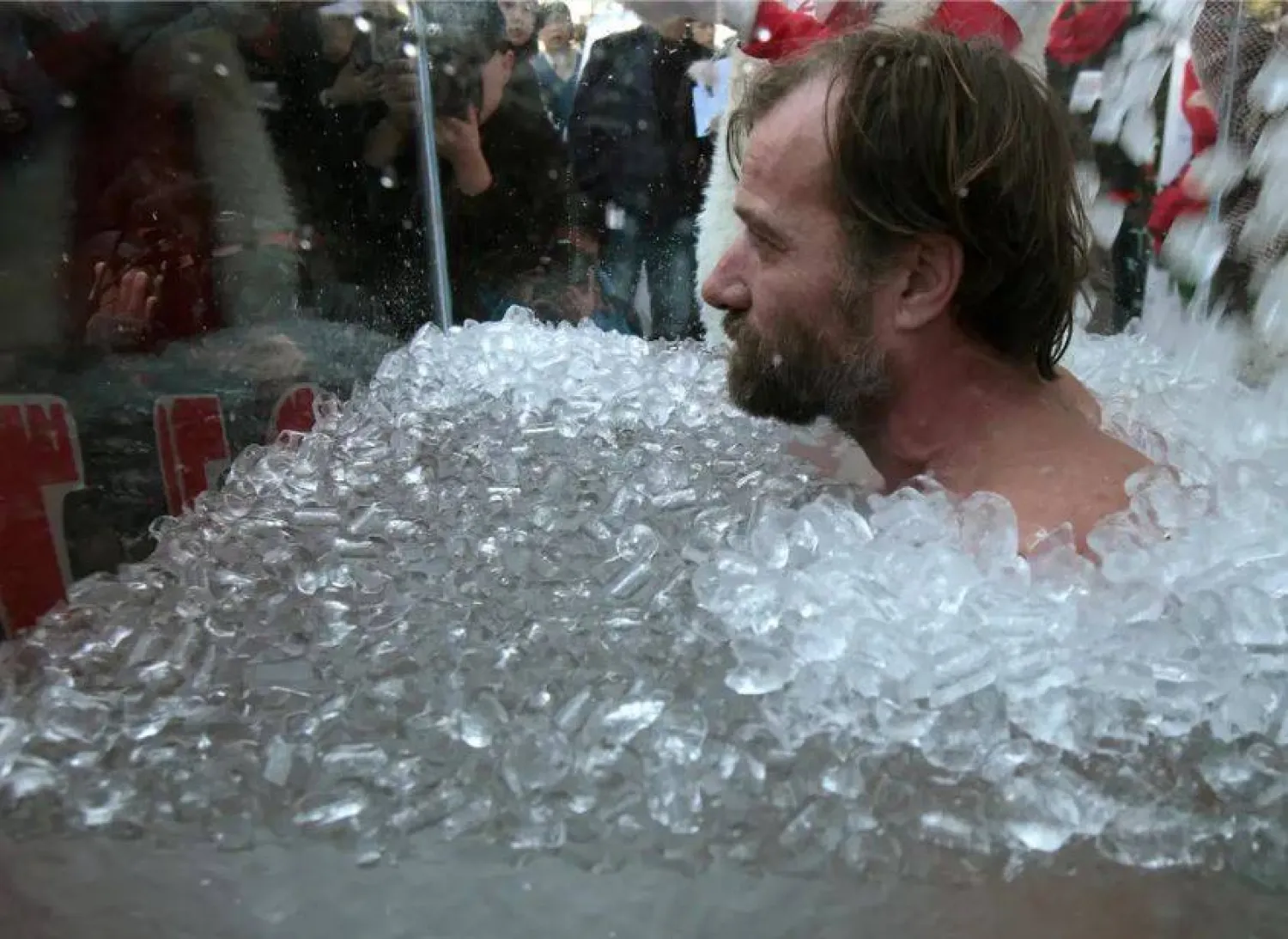 الغمر بالماء البارد أصبح طريقة شائعة في مجال الصحة والتعافي (رويترز)