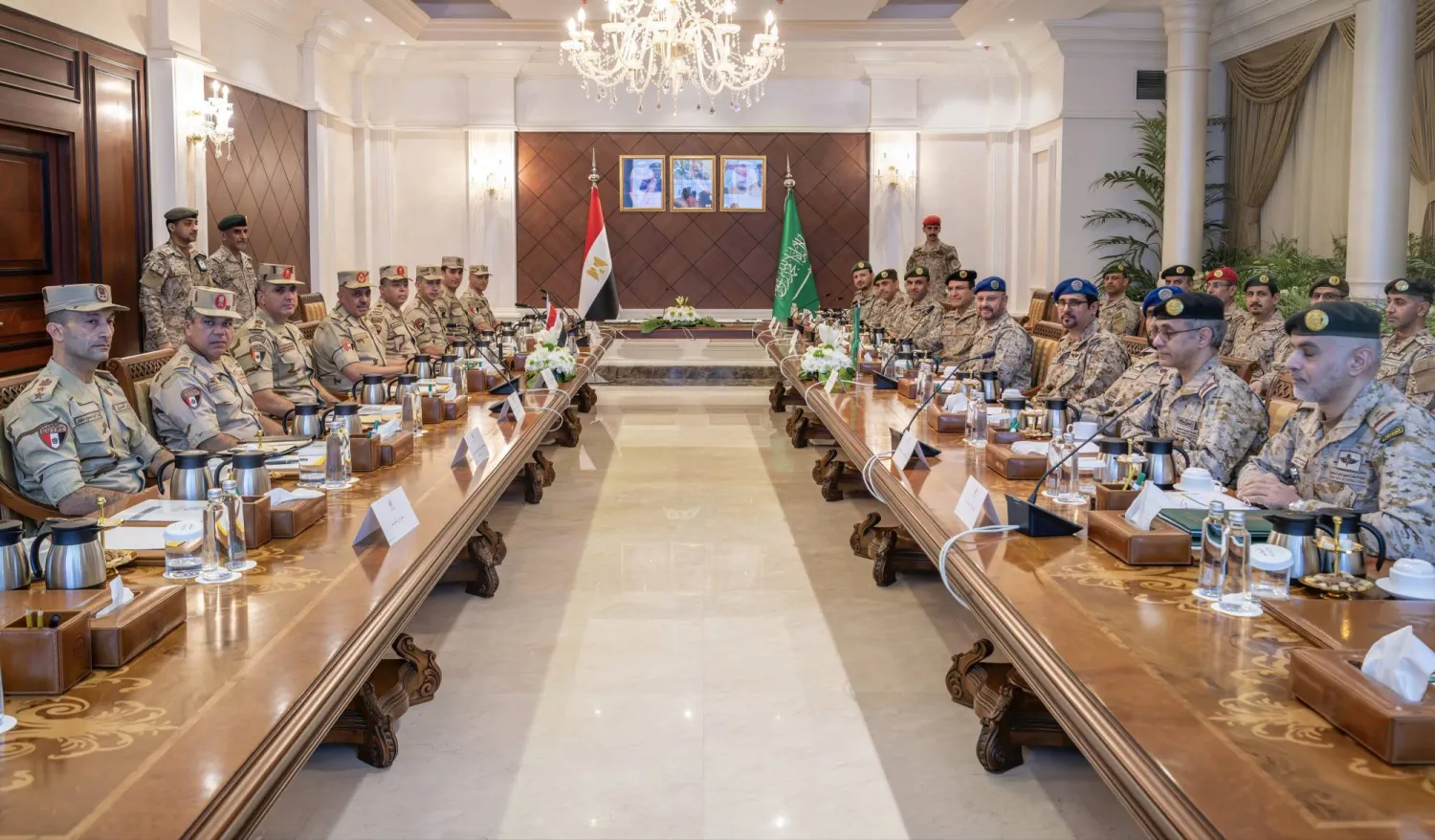 جانب من الاجتماع الحادي عشر للجنة العسكرية السعودية - المصرية العليا في الرياض الخميس (وزارة الدفاع السعودية)