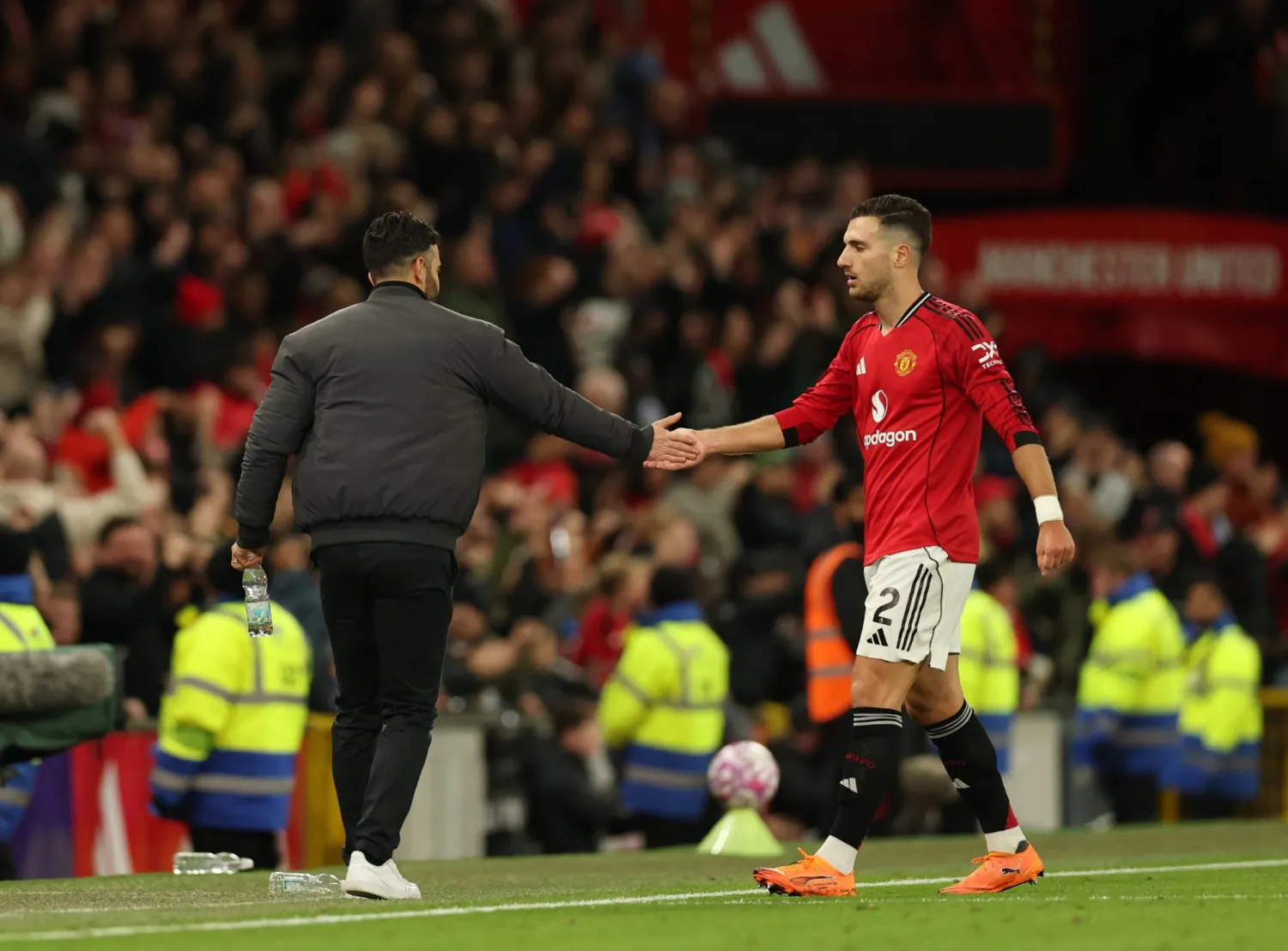 أموريم تعهد بالحفاظ على استراتيجية النادي في دعم العناصر الشابة (إ.ب.أ) 