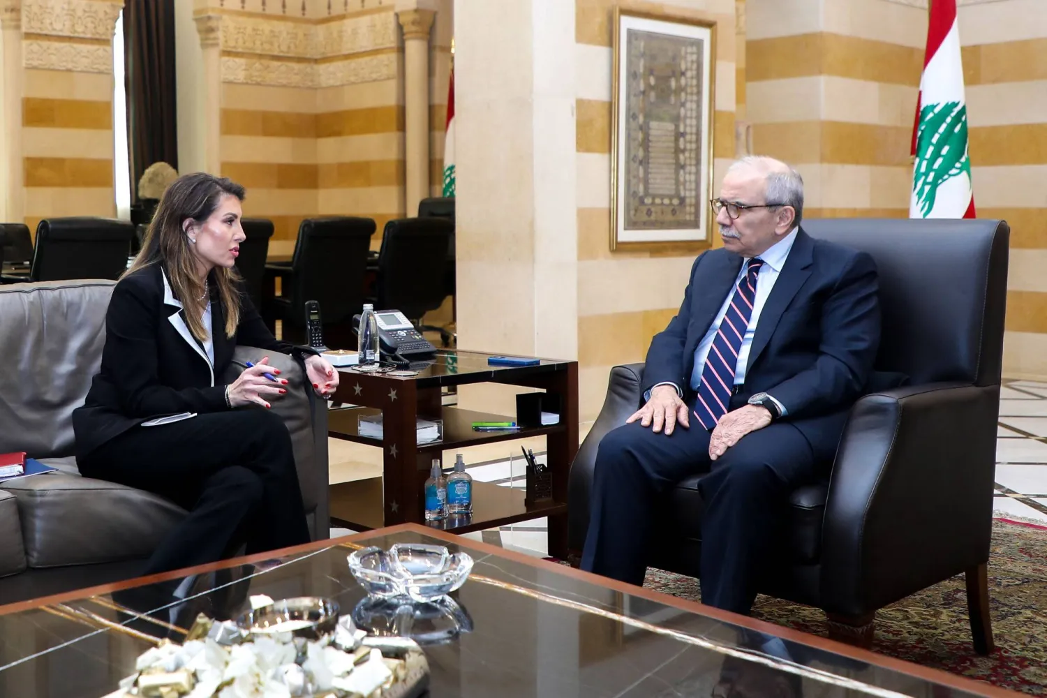 رئيس الحكومة نواف سلام يستقبل الموفدة الأميركية مورغان أورتاغوس في بيروت الثلاثاء (أ.ف.ب)