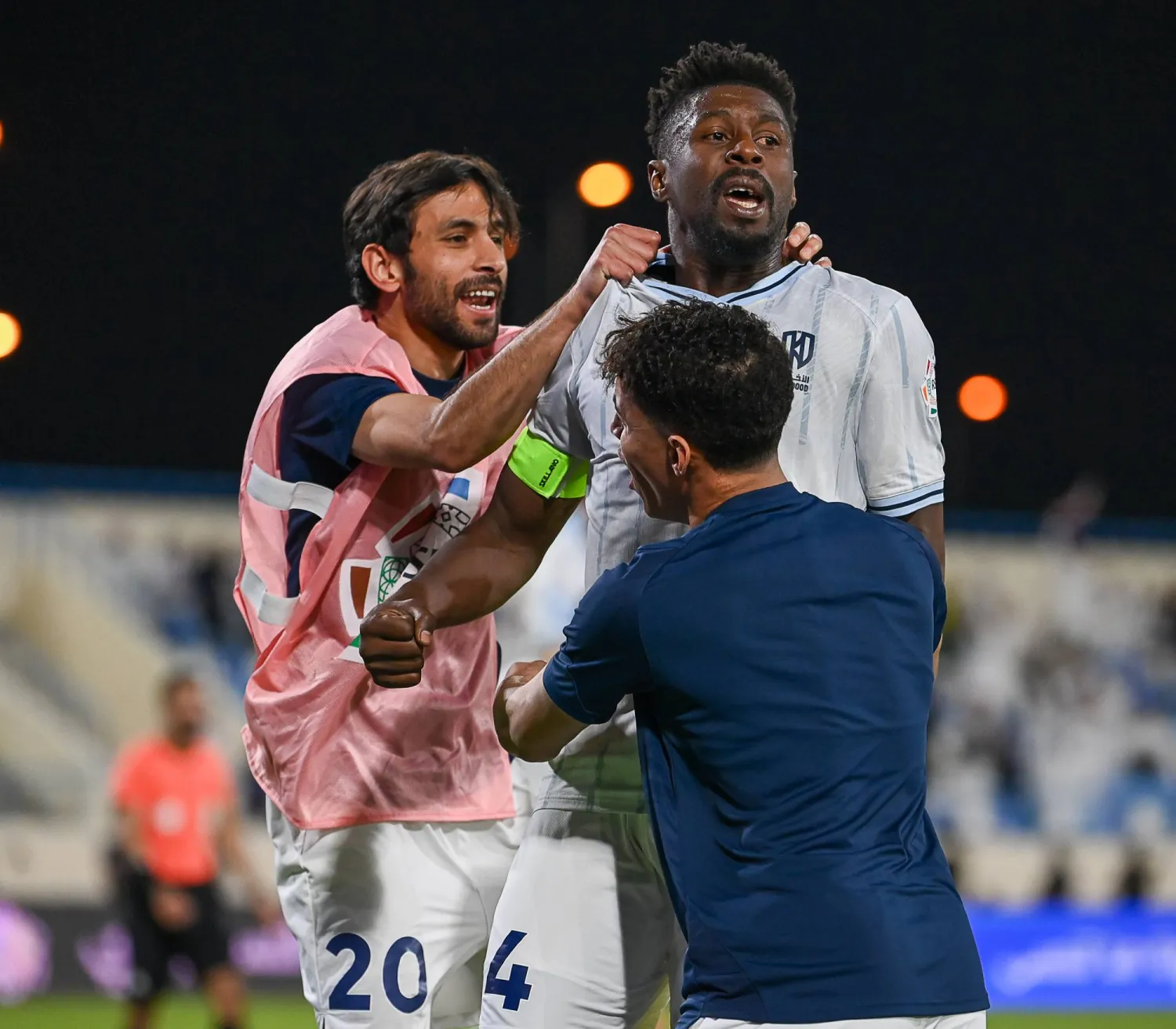 الربيعي محتفلاً بهدفه الثاني (تصوير: علي خمج)