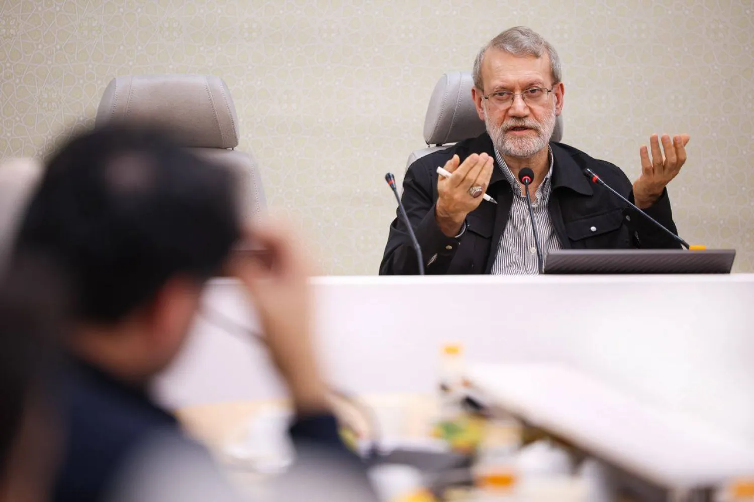 صورة موقع لاريجاني الرسمي من لقائه مع مختصين في العلوم الإنسانية الجمعة