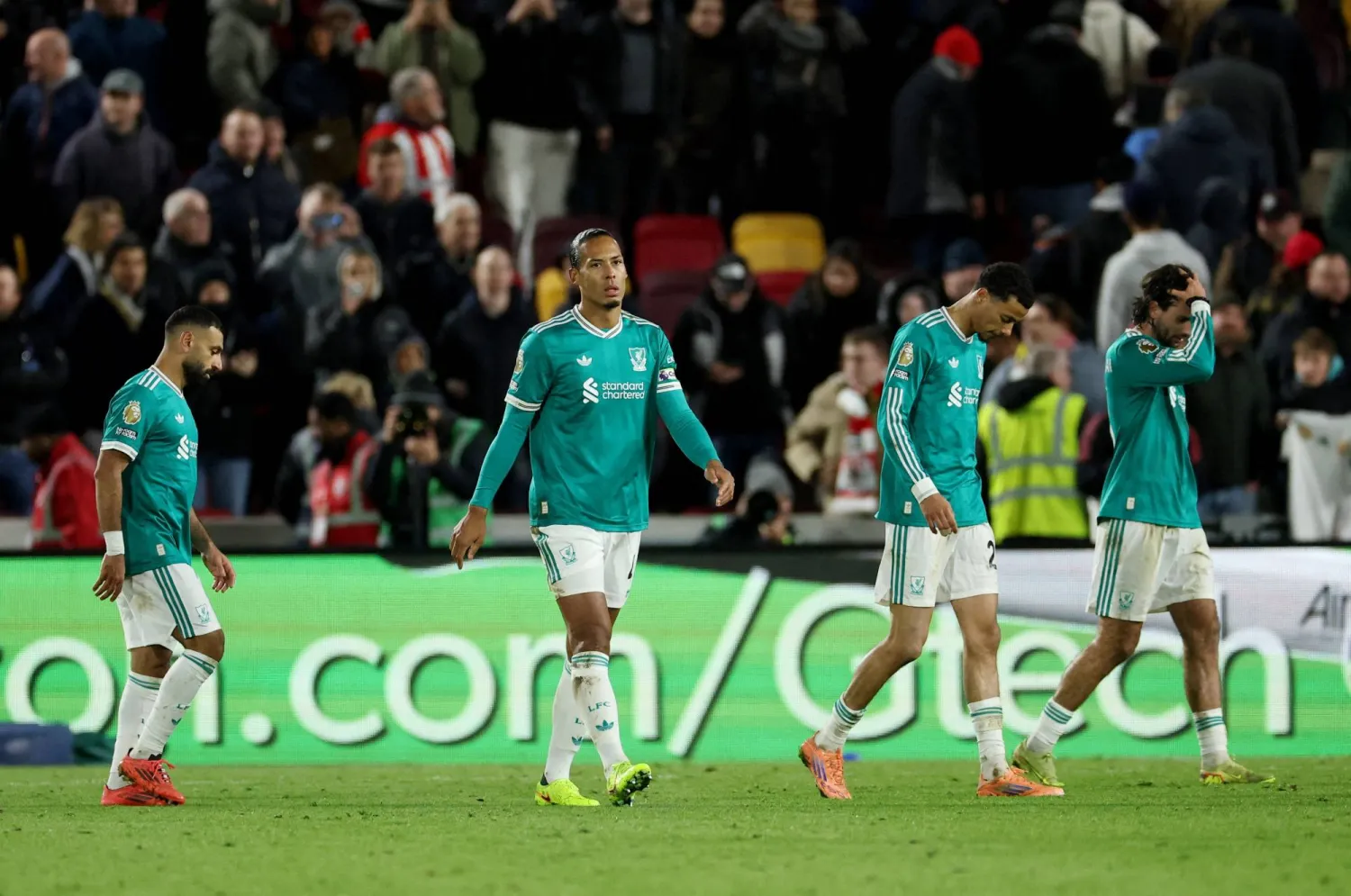 هل يستطيع ليفربول الخروج من دوامة الهزائم بعد خسارة سادسة في آخر 7 مباريات؟ (رويترز)