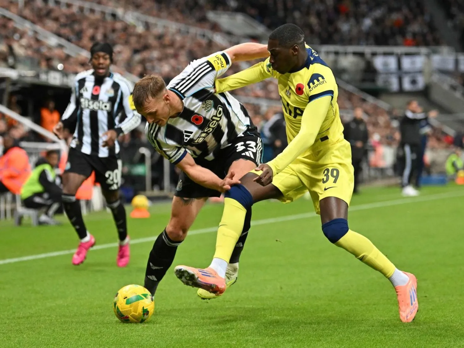 نيوكاسل سيلاعب المان يونايتد في اليوم التالي لأعياد الميلاد (أ.ف.ب)