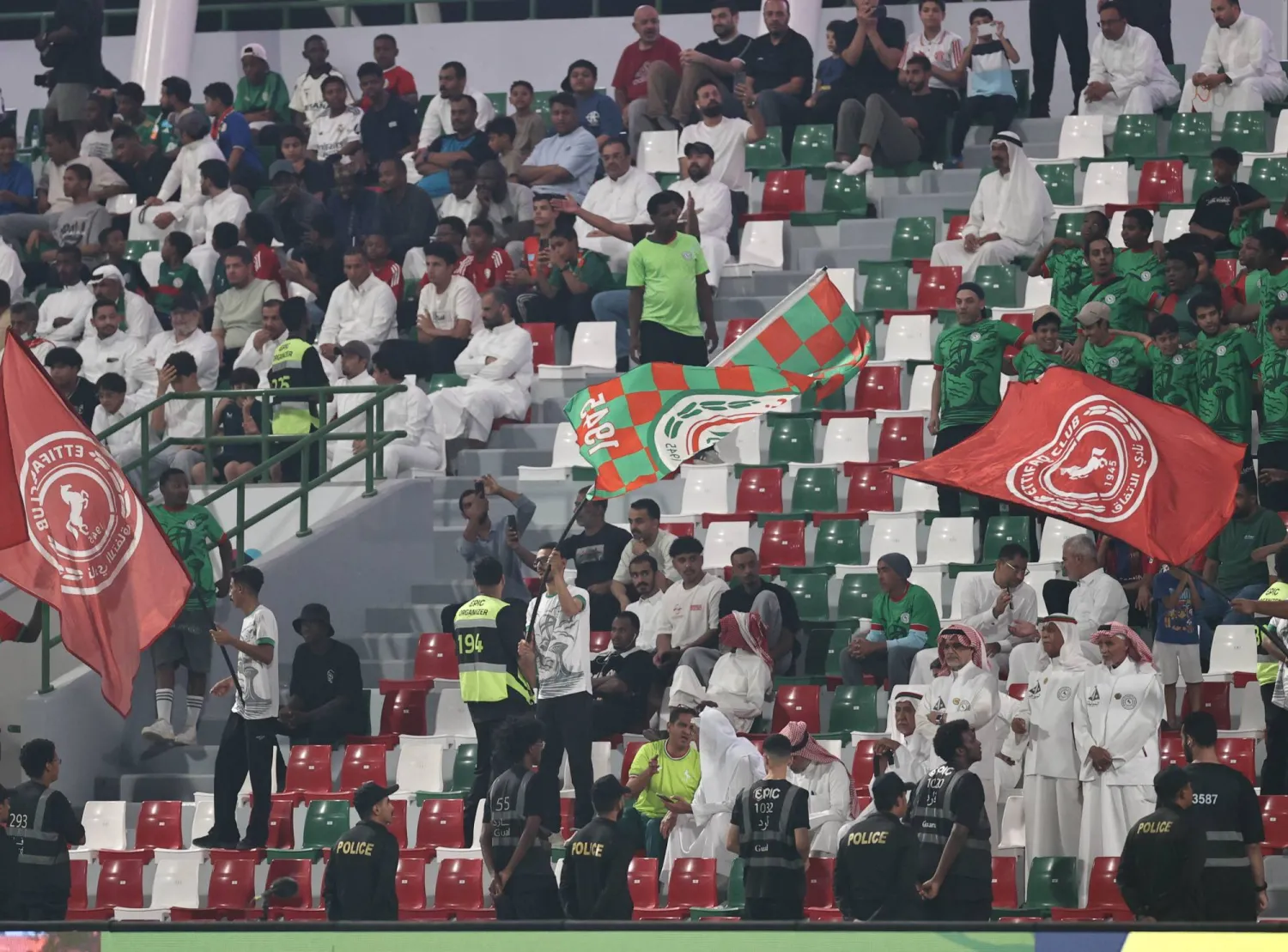 جماهير الاتفاق مستاءه من أداء فريقها هذا الموسم (تصوير: سعد العنزي)