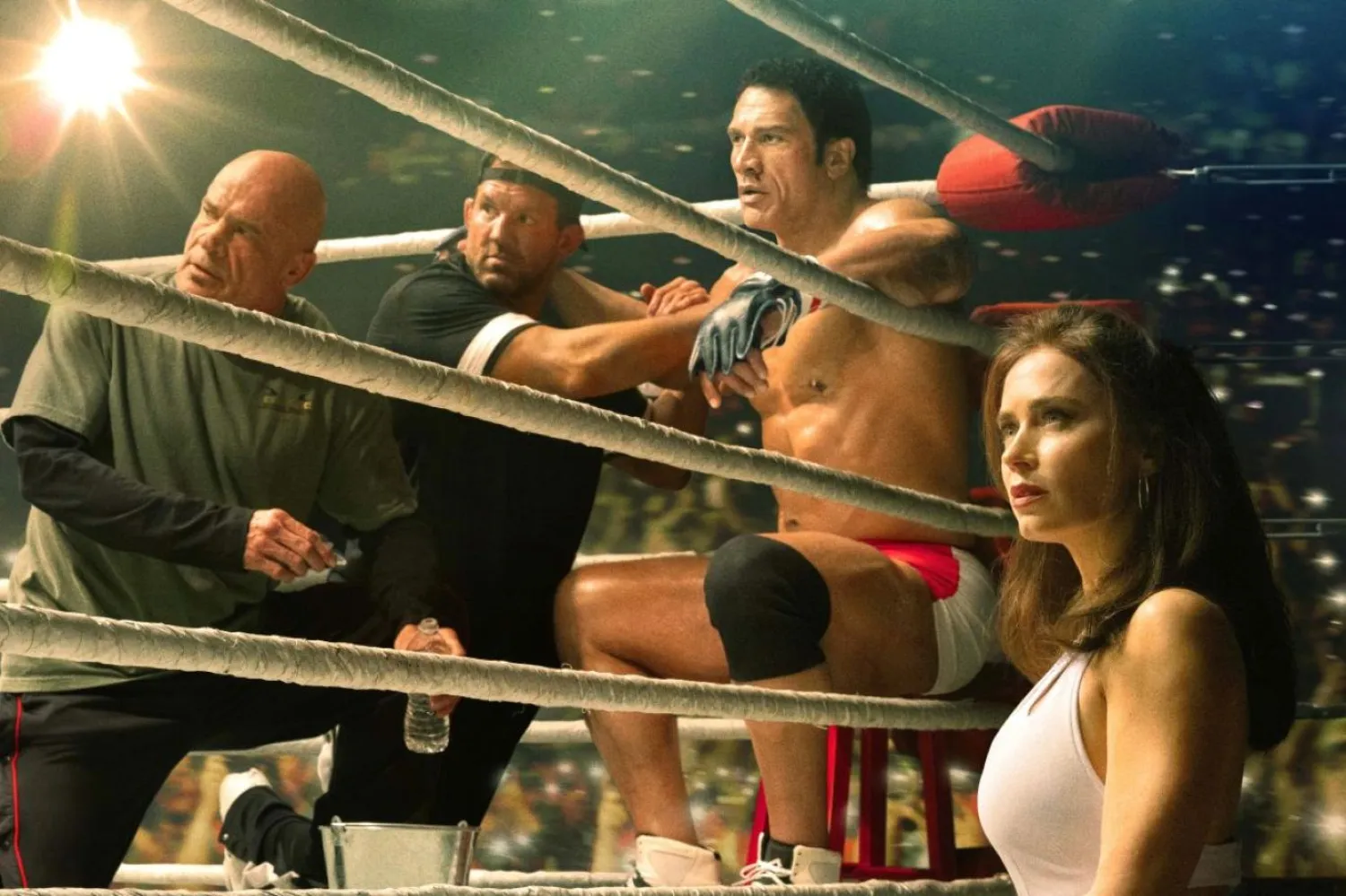 Oyunculuk kariyerine 2001'de başlayan Dwayne Johnson, 20 yılda 40'tan fazla filmde rol alarak Hızlı ve Öfkeli (Fast & Furious), Moana, Jumanji ve Black Adam gibi yapımlarla Hollywood'un en çok kazandıran aktörlerinden biri haline geldi (A24)