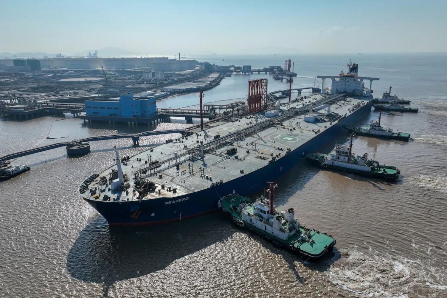 Çin petrole bağımlılığını farklı stratejilerle azaltmaya çalışıyor (Reuters)