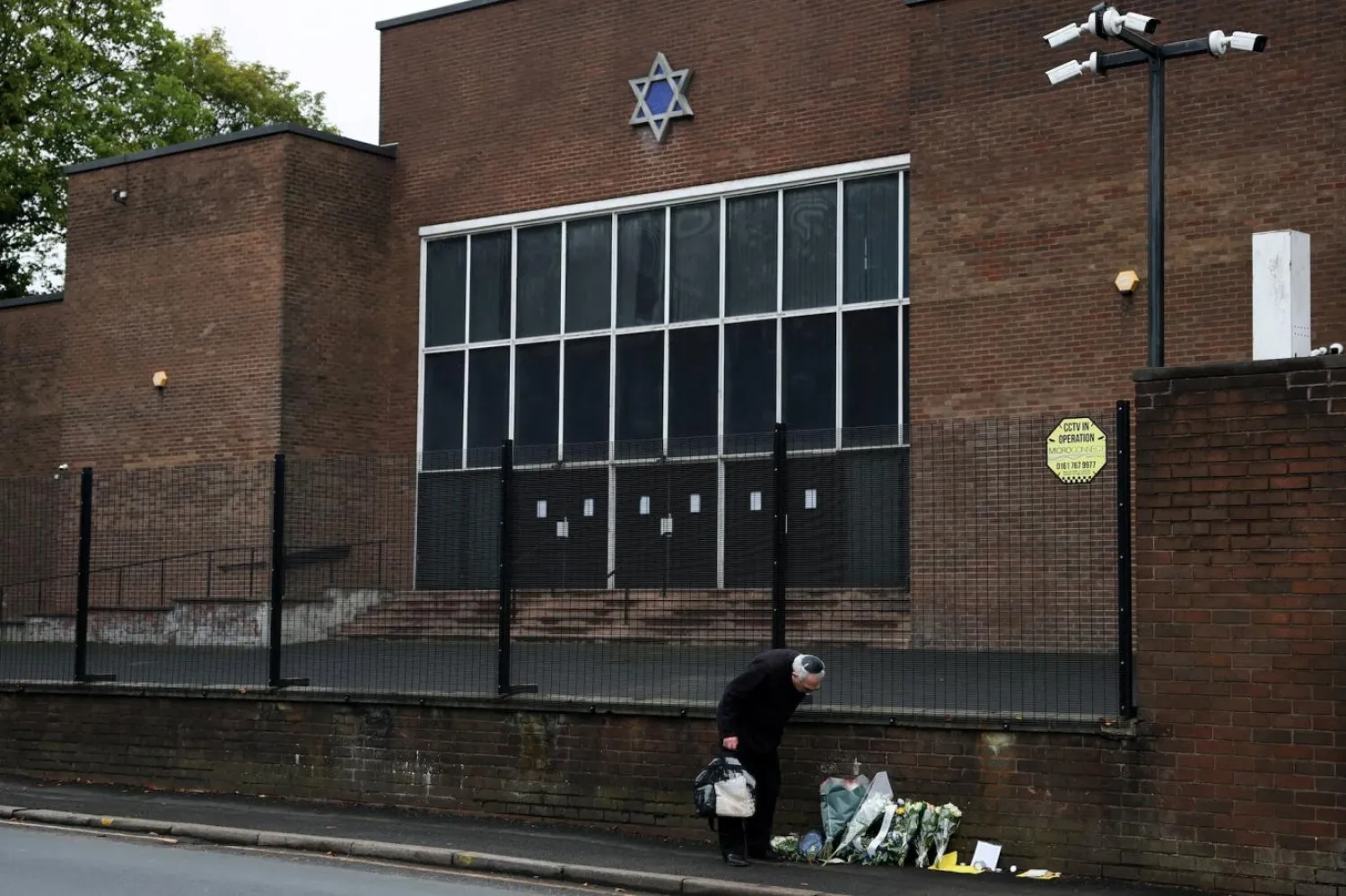 Heaton Park İbrani Cemaati Sinagogu, Britanya'nın en büyük Yahudi cemaatlerinden birinin yaşadığı Crumpsall bölgesinde yer alıyor (Reuters)