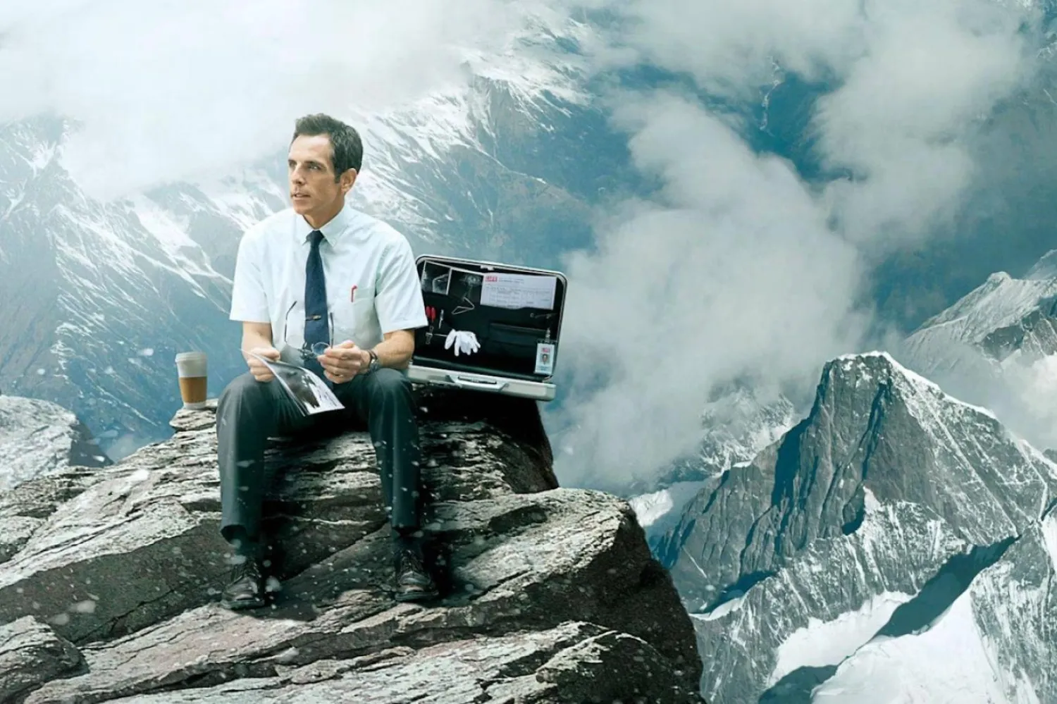 Ben Stiller'ın hem yönettiği hem de başrolünde yer aldığı Walter Mitty'nin Gizli Yaşamı, tekdüze hayatından kaçmanın hayalini kuran çekingen fotoğraf direktörü Walter'ın hikayesini anlatıyor (20th Century Studios)