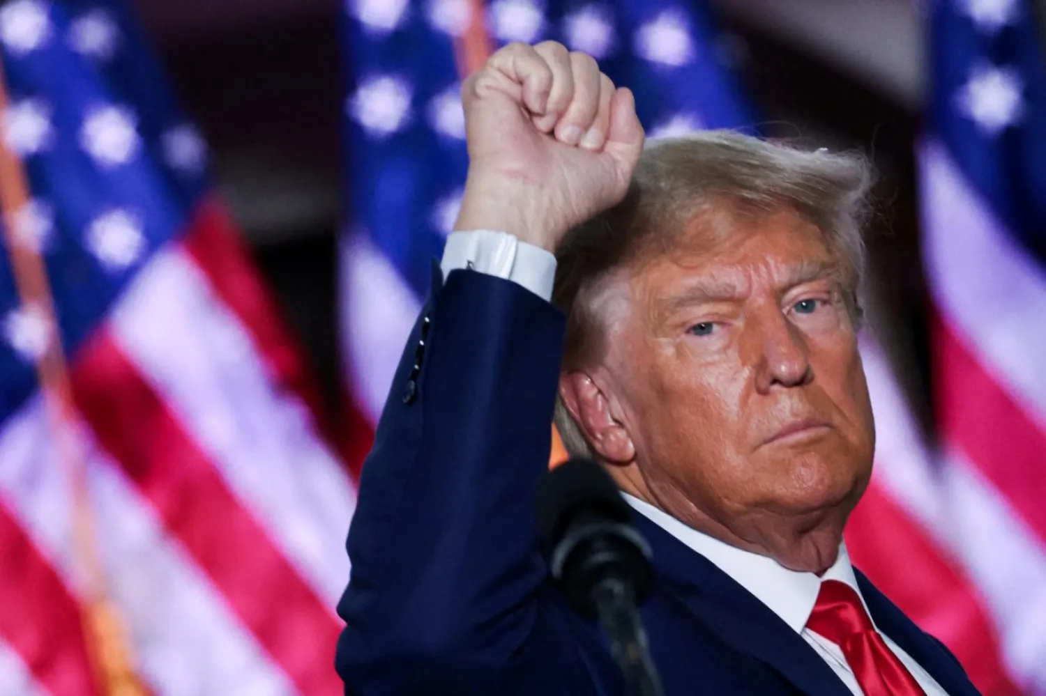Trump, seçim kampanyasında "derin devlet" tarafından kendisine komplo kurulduğunu öne sürmüştü (Reuters)