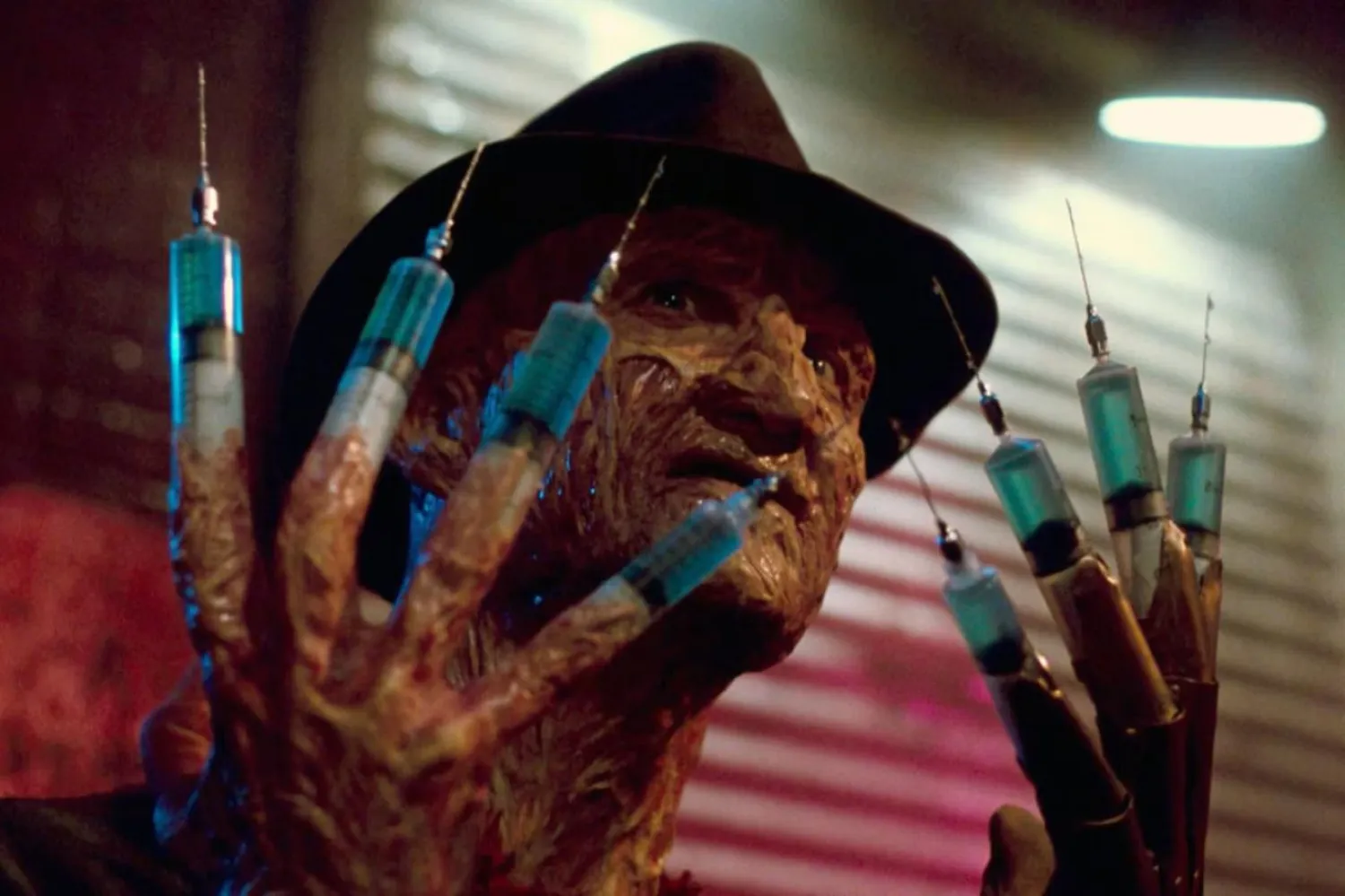 Robert Englund, 2001 yapımı Freddy Jason'a Karşı'da (Freddy vs. Jason) rol aldıktan sonra korku ikonu Freddy Krueger'ı canlandırmayı bıraktı (New Line Cinema)