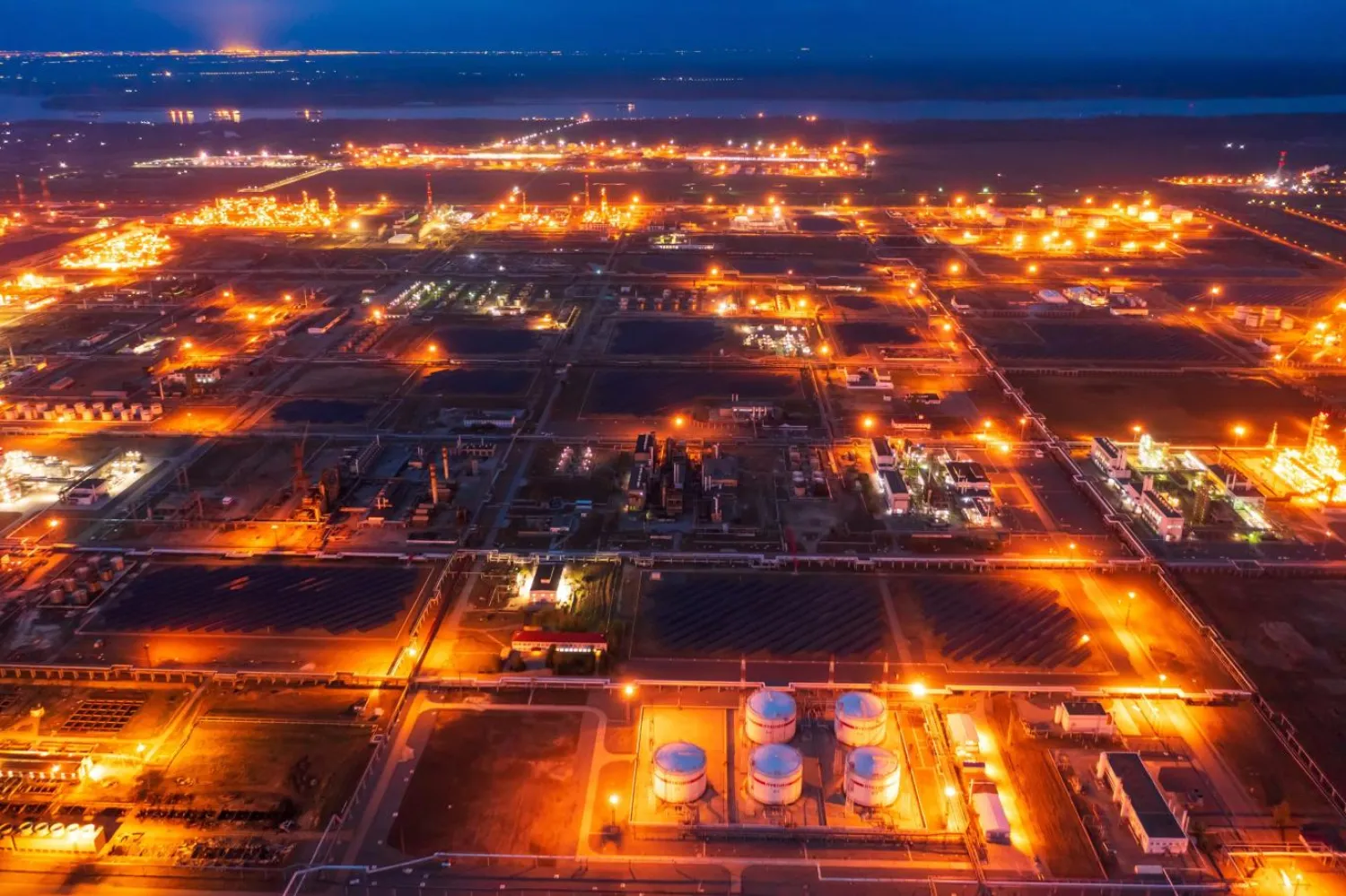 Ukrayna savaşı uzadıkçta Batılı ülkelerin Rus enerji sektörüne yaptırımları da artıyor (Reuters) 