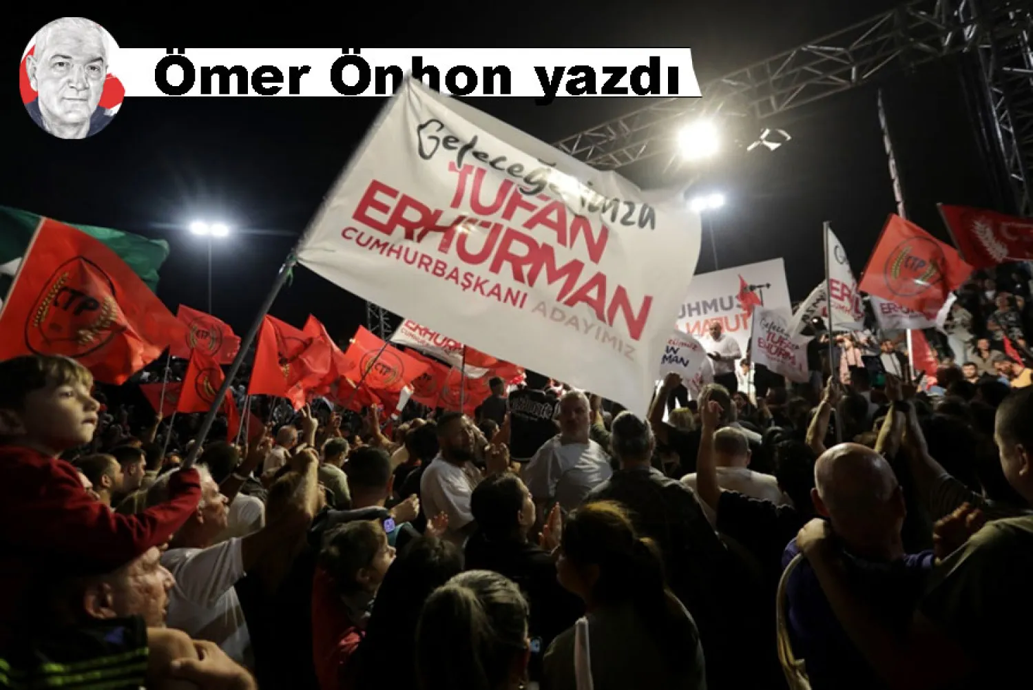 Cumhuriyetçi Türk Partisi (CTP) taraftarları, Kuzey Kıbrıs Türk Cumhuriyeti'nde yapılan cumhurbaşkanlığı seçimlerindeki zaferlerini kutluyorlar, 19 Ekim 2025 (AFP)