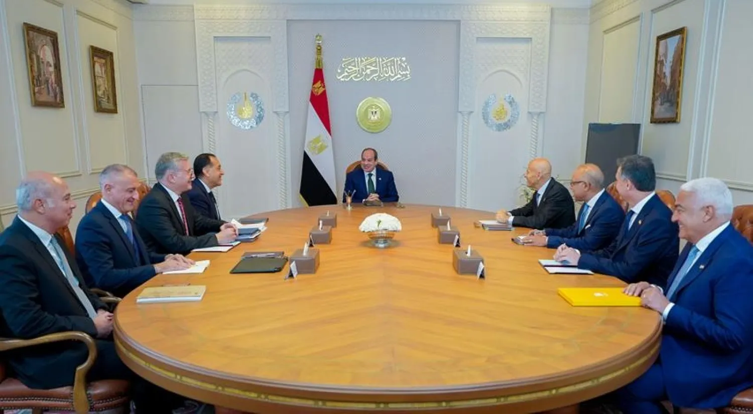  Egyptian President Abdel Fattah al-Sisi meets Eni CEO Claudio Descalzi on Tuesday. (Egyptian presidency) 