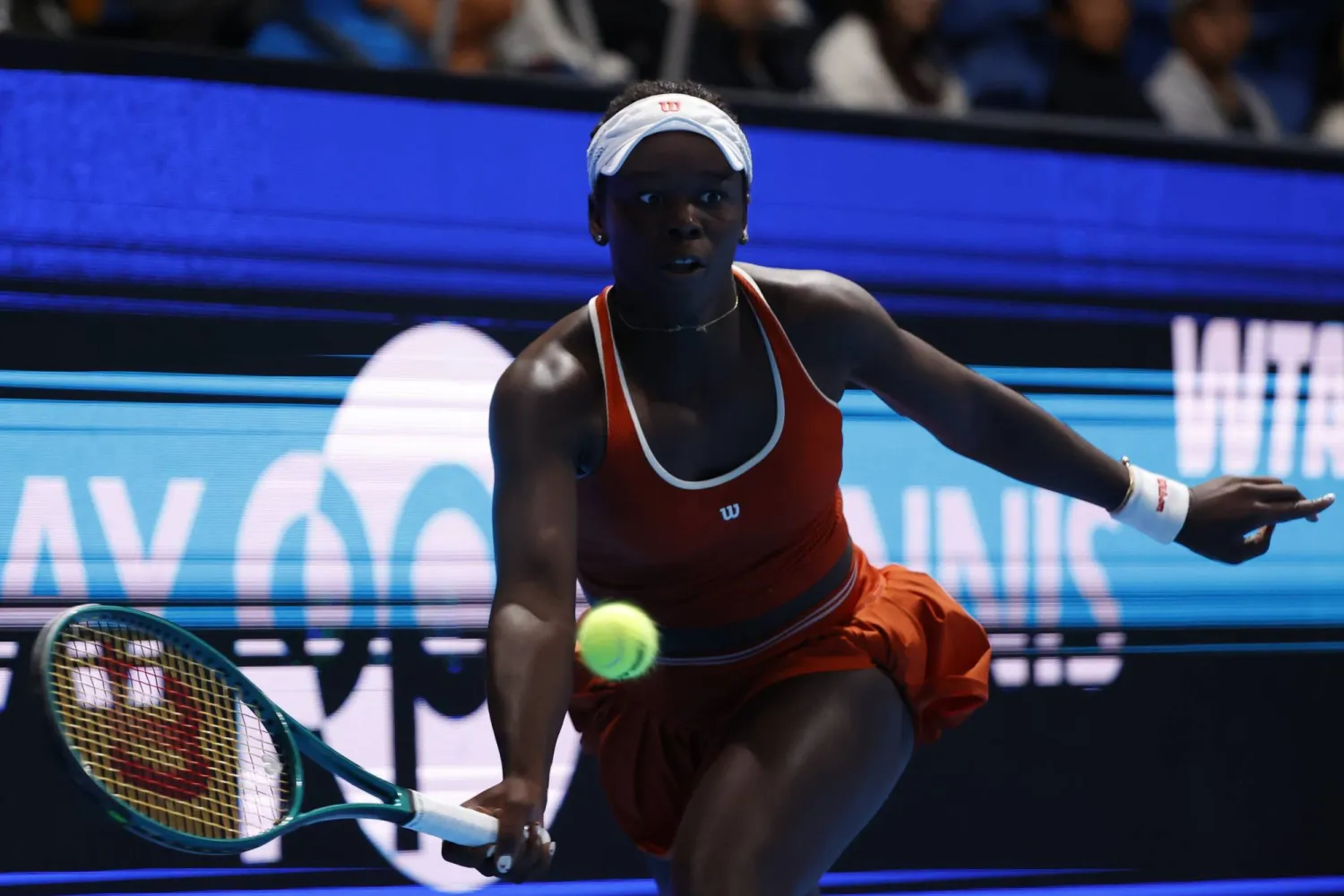 الكندية فيكتوريا مبوكو تتألق في هونغ كونغ (د.ب.أ)