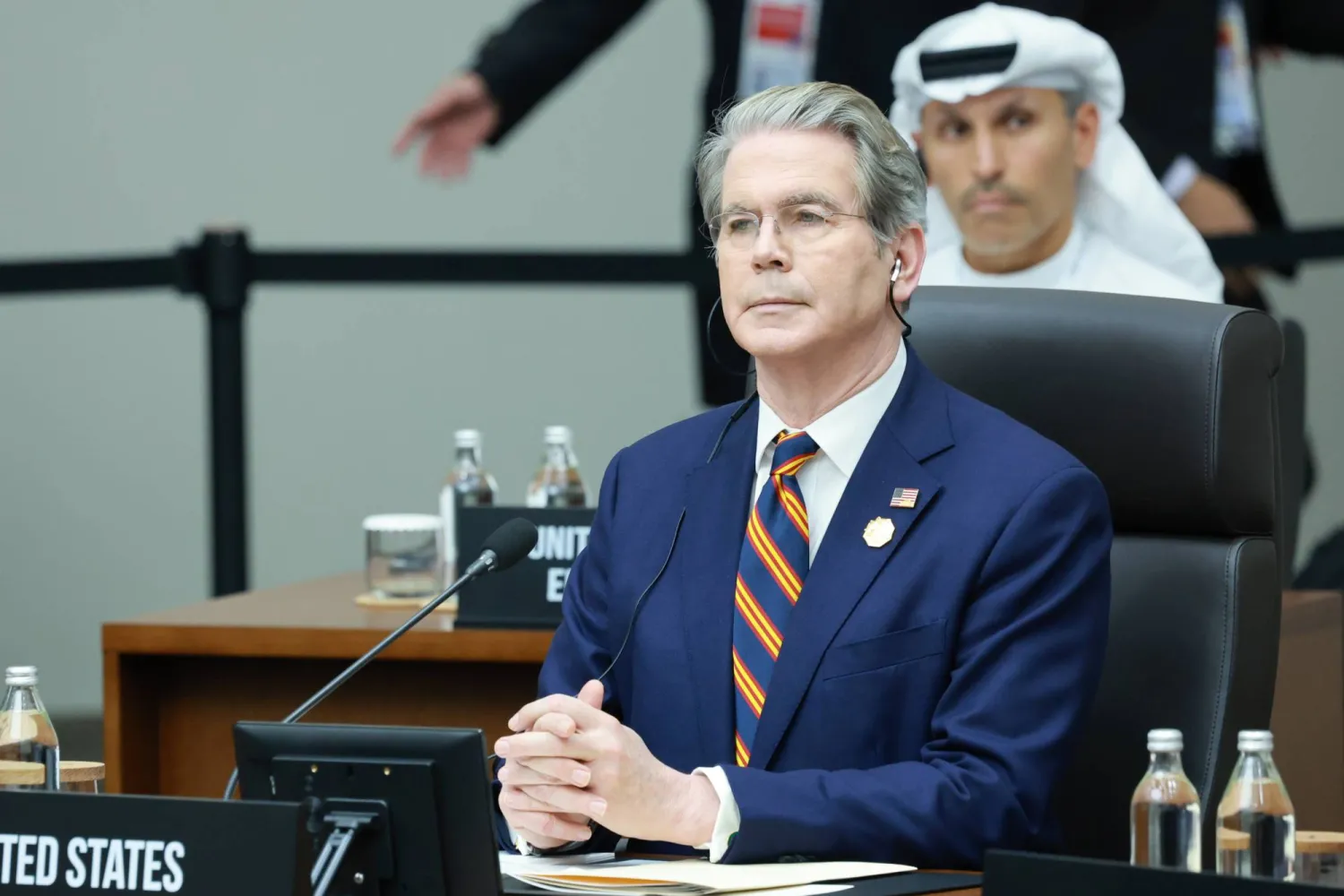 وزير الخزانة الأميركي سكوت بيسنت خلال حضوره قمة «أبيك» (د.ب.أ)