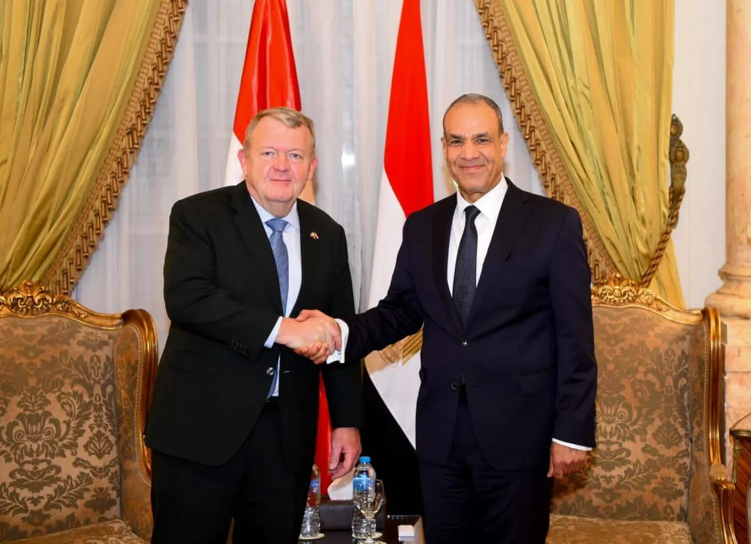 بدر عبد العاطي ولارس لوكا راسموسن خلال لقائهما في القاهرة السبت (الخارجية المصرية)