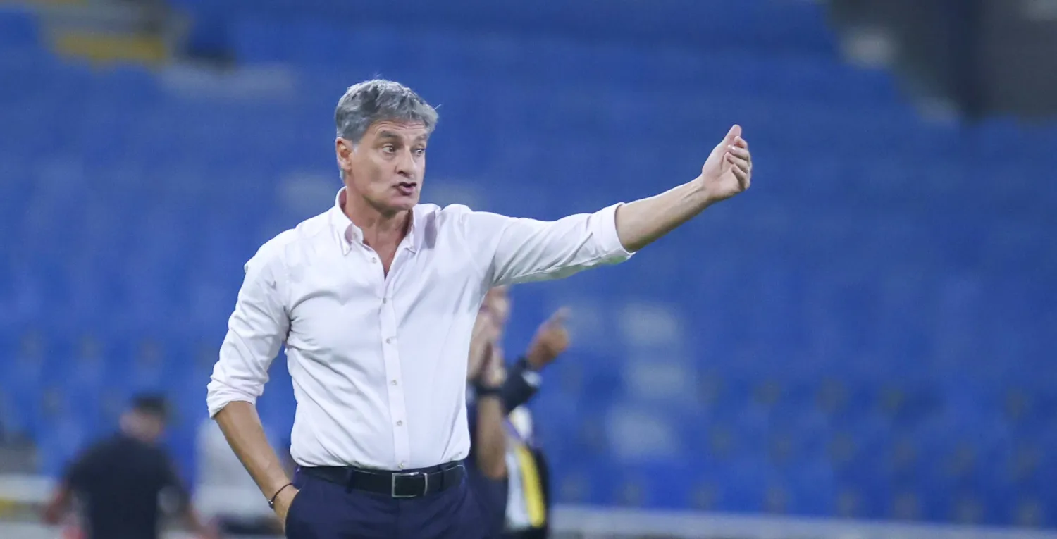 الإسباني ميغيل غونزاليس مدرب فريق القادسية (تصوير: سعد الدوسري) 