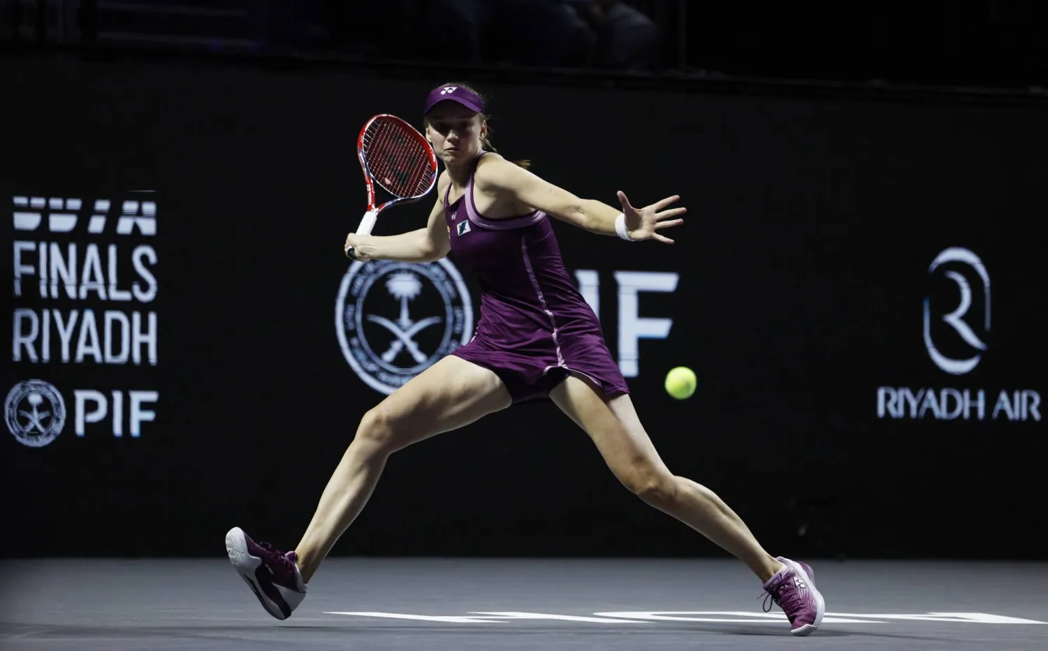 فرضت ريباكينا سيطرتها على اللقاء منذ البداية (رويترز)