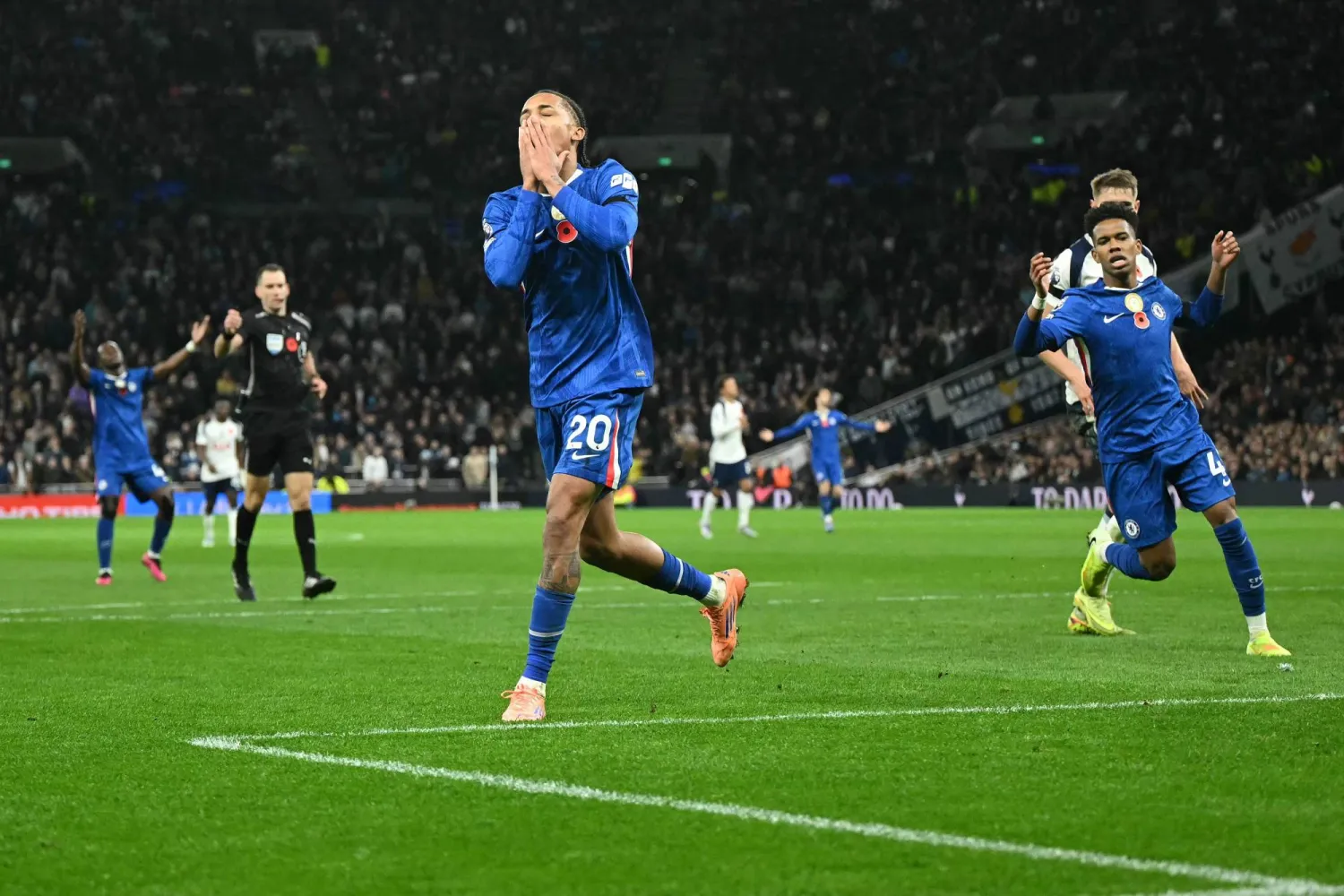 Chelsea's Brazilian striker #20 Joao Pedro reacts after his shot was save by Tottenham Hotspur's Italian goalkeeper #01 Guglielmo Vicario during the English Premier League football match between Tottenham Hotspur and Chelsea at the Tottenham Hotspur Stadium in London, on November 1, 2025. (Photo by JUSTIN TALLIS / AFP) 