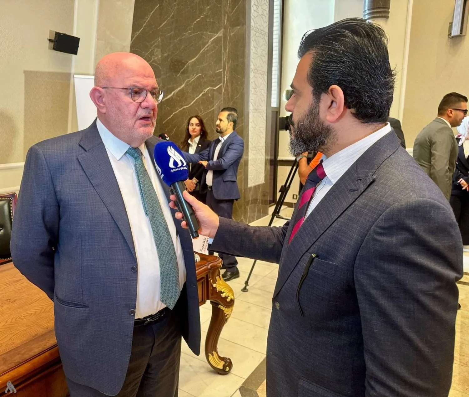 مدير «صندوق العراق للتنمية» محمد النجار في لقائه مع وكالة الأنباء العراقية (إكس)